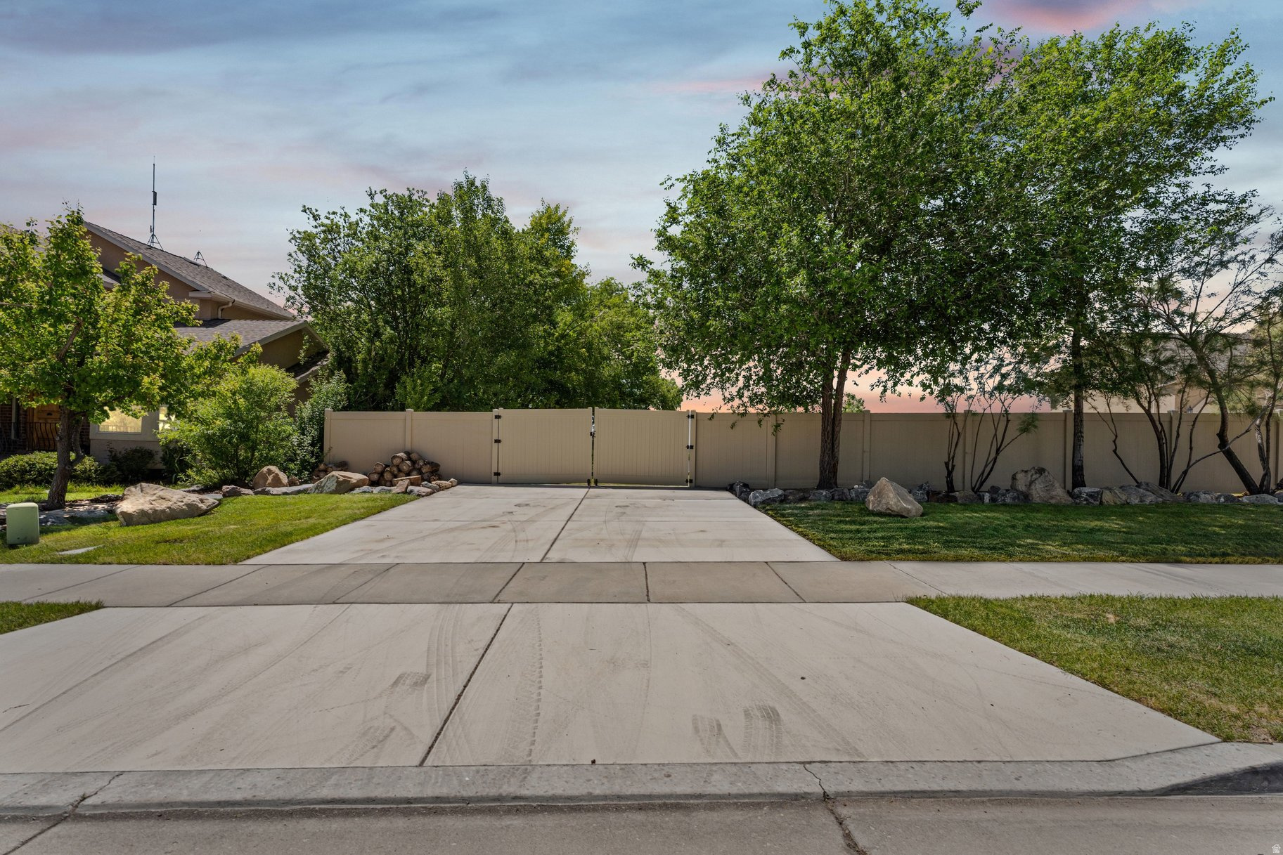 main property photo 10