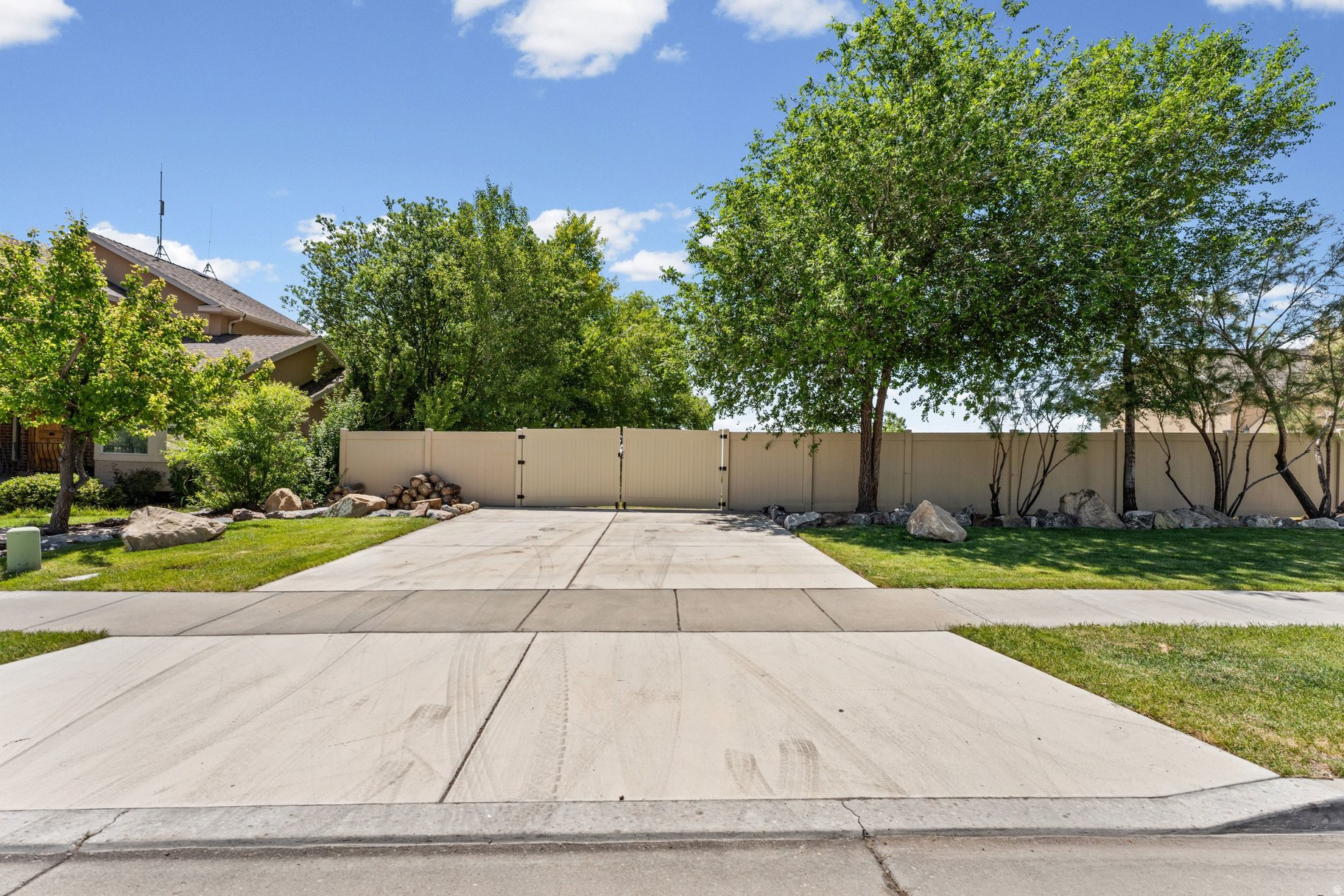 main property photo 11