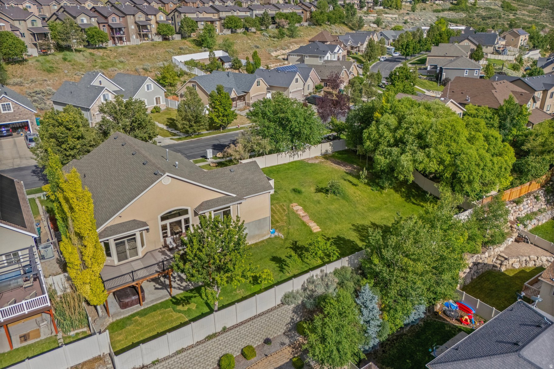 main property photo 16