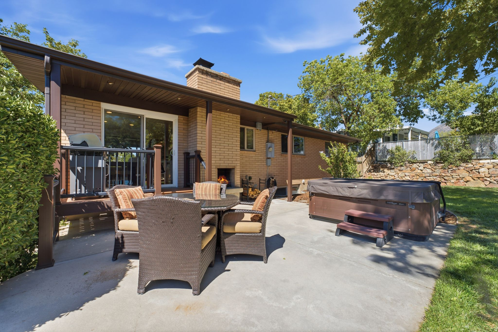 main property photo 23