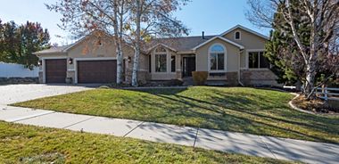 image of property with 6 Bed | 4 Bath | 3,634 Sqft