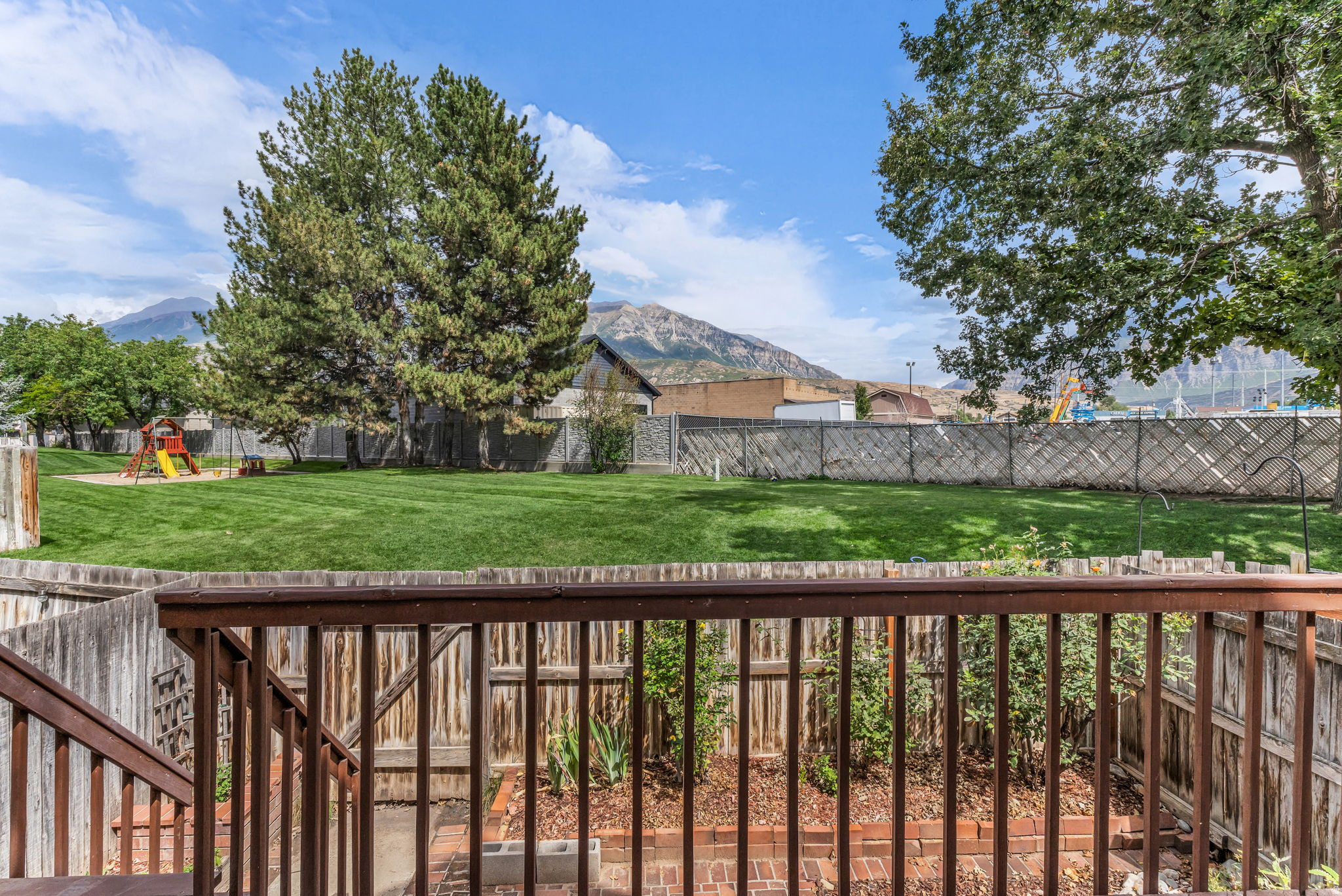main property photo 28