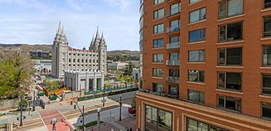 image of property with 1 Bed | 1 Bath | 904 Sqft