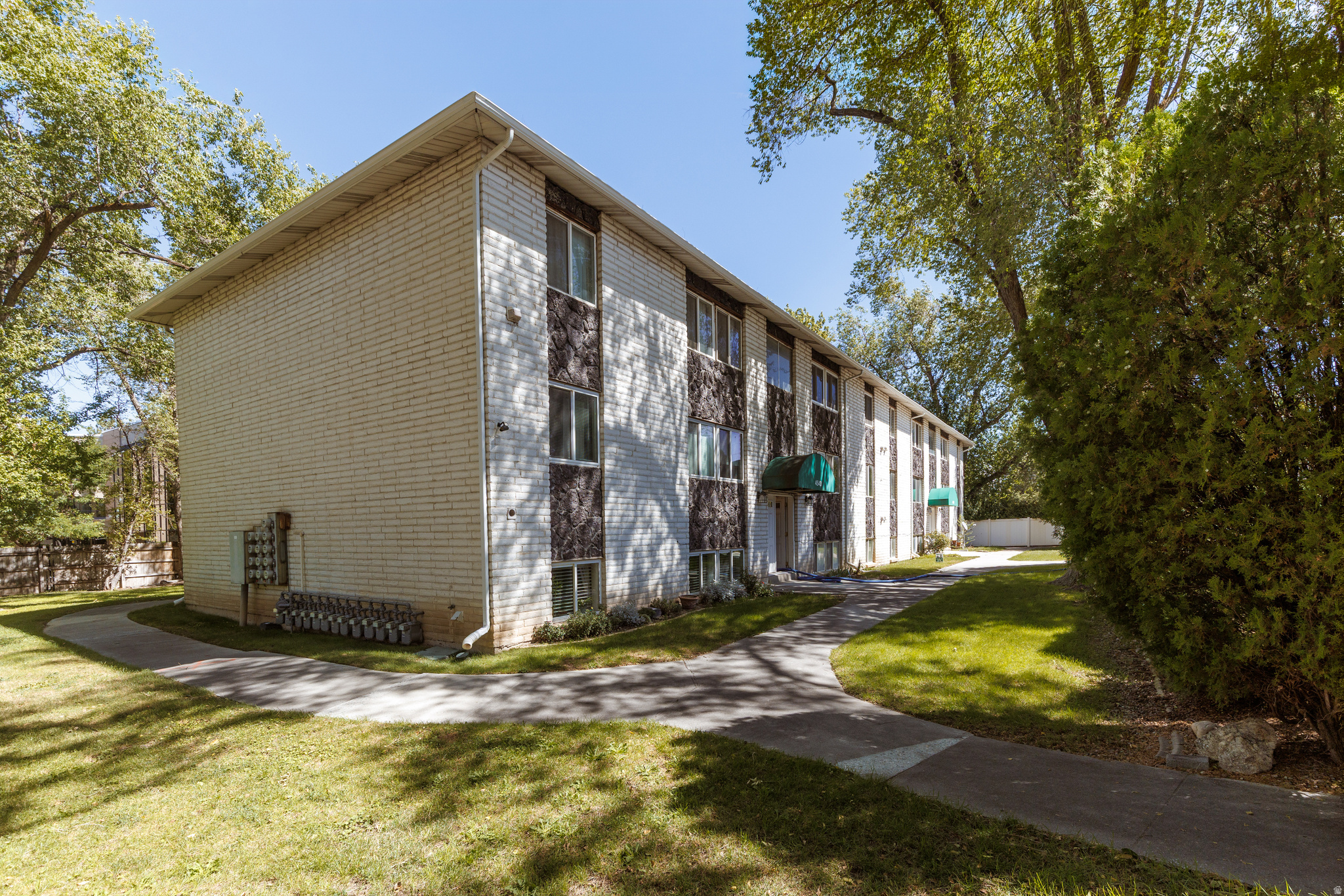 main property photo 13