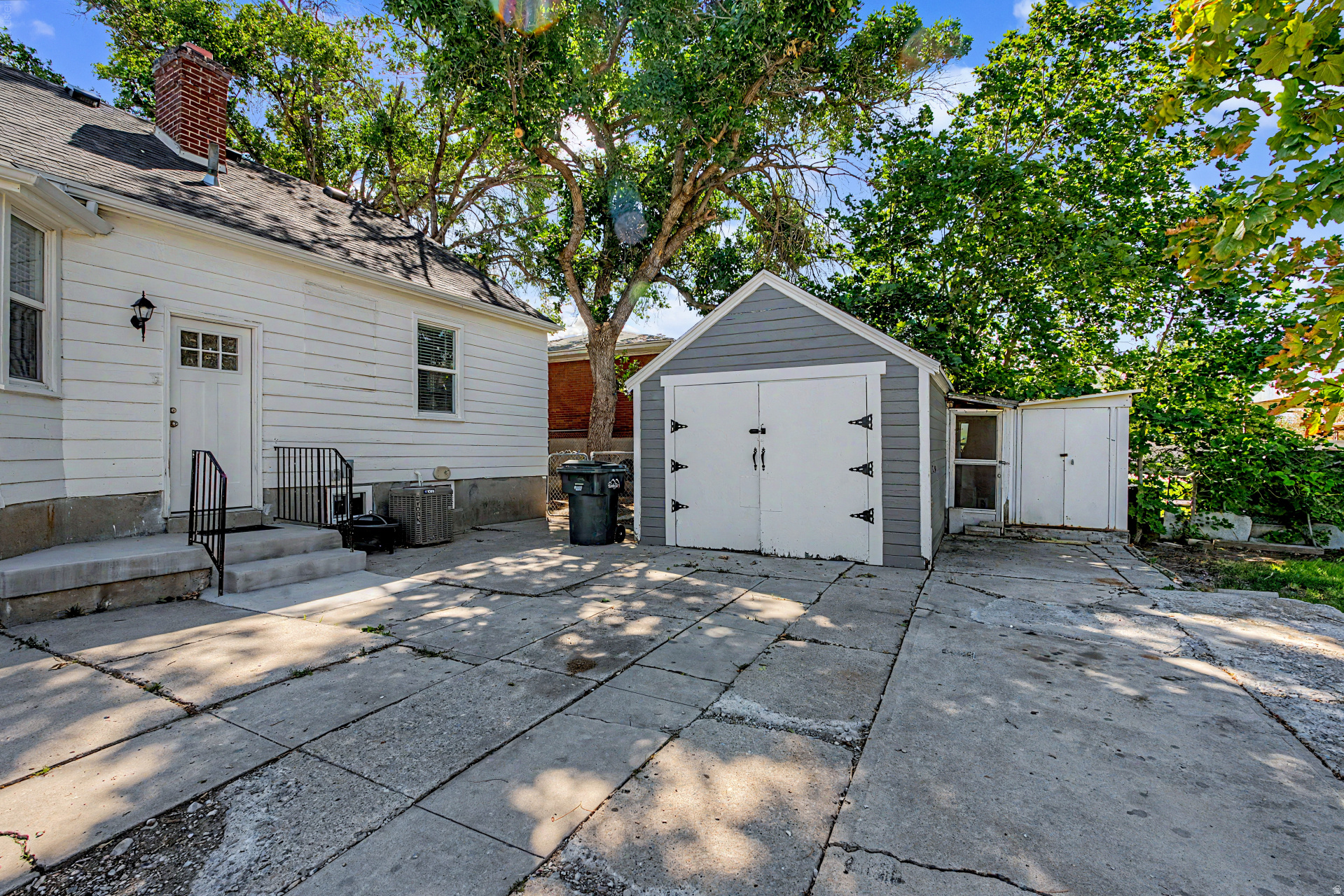 main property photo 23