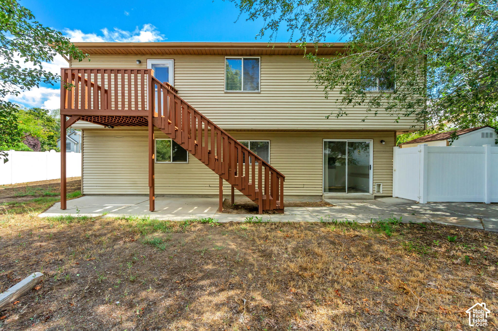main property photo 28