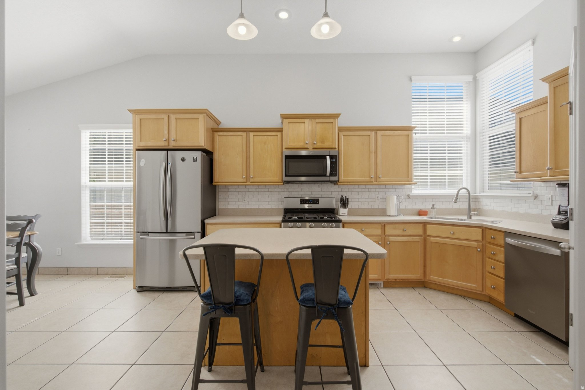 main property photo 6