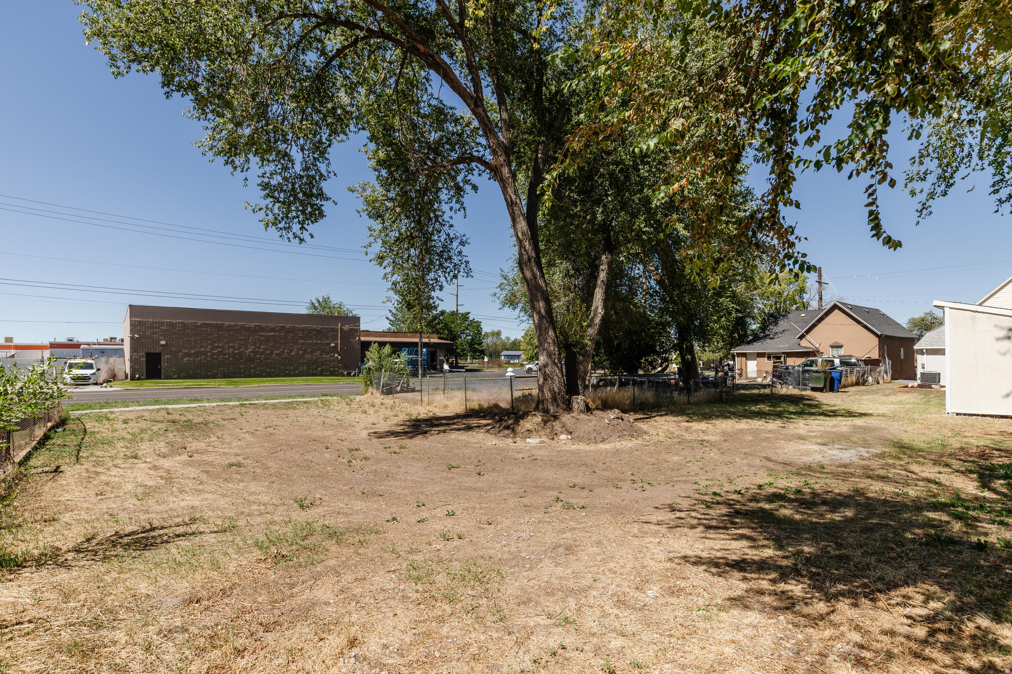 main property photo 23