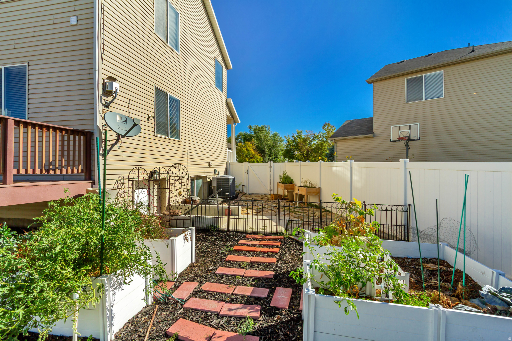 main property photo 23