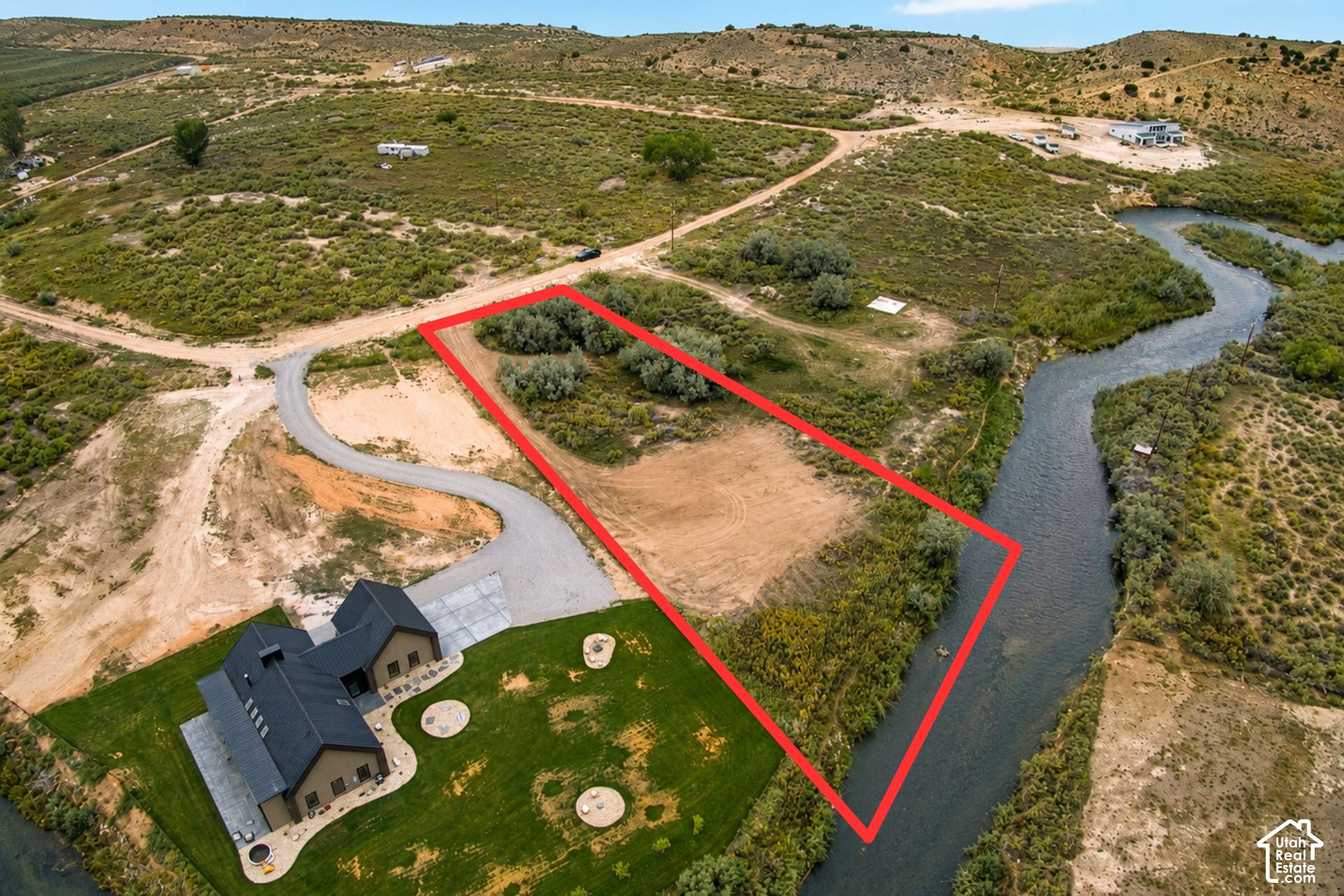 main property photo 9