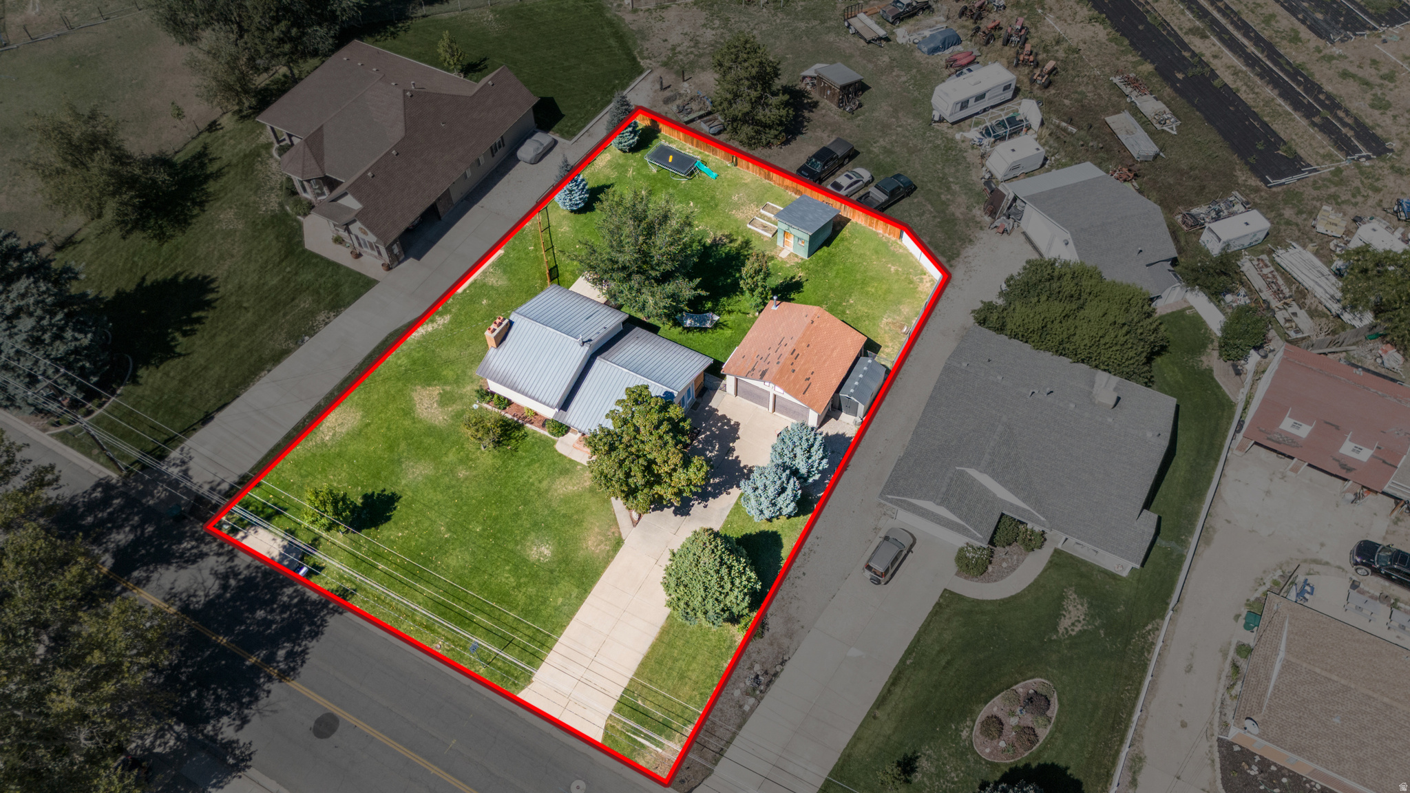 main property photo 28