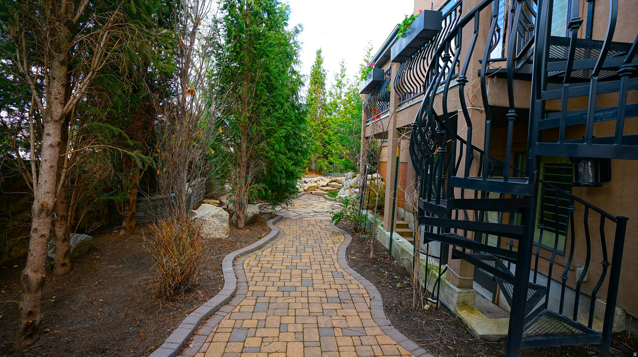 main property photo 60
