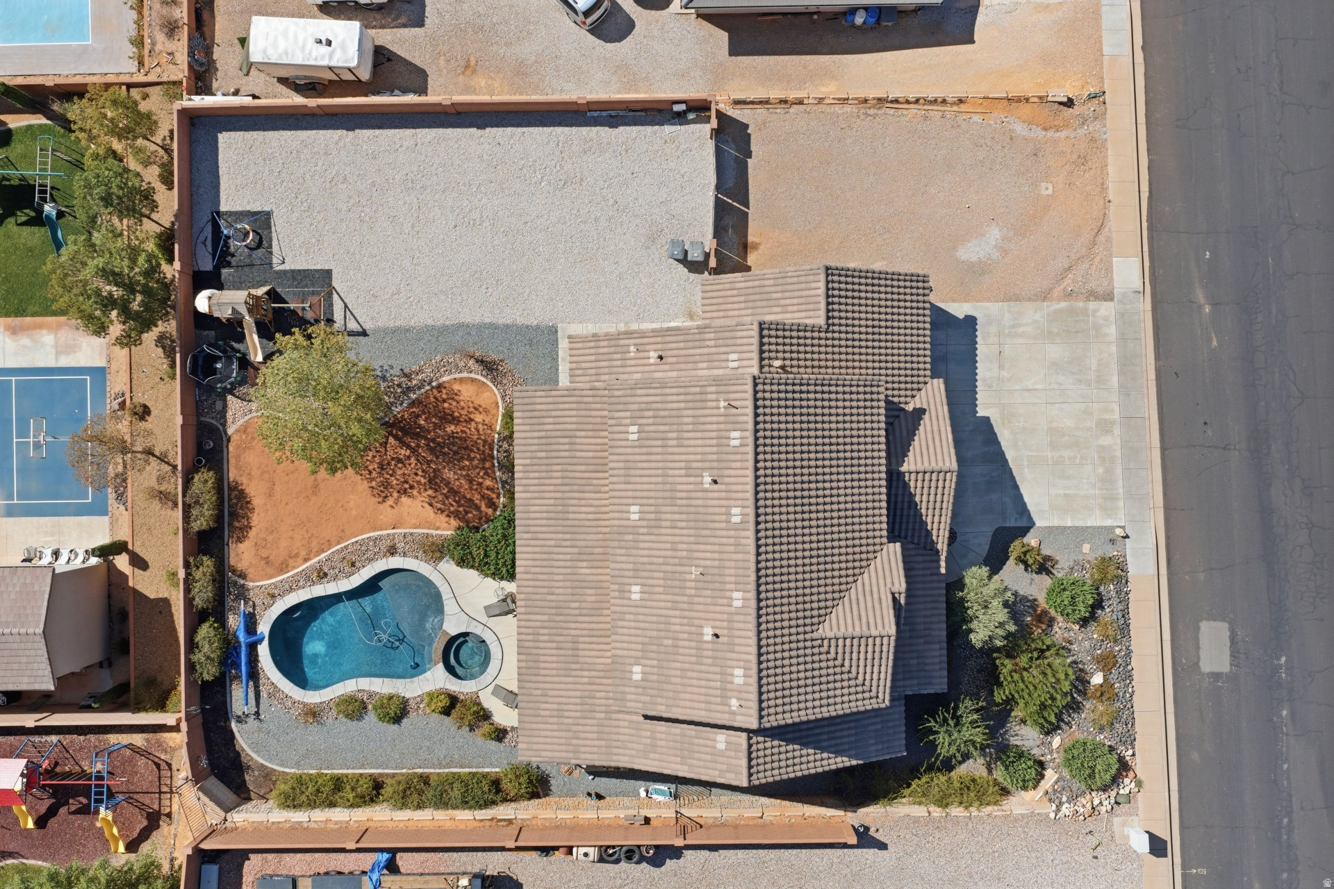 main property photo 32
