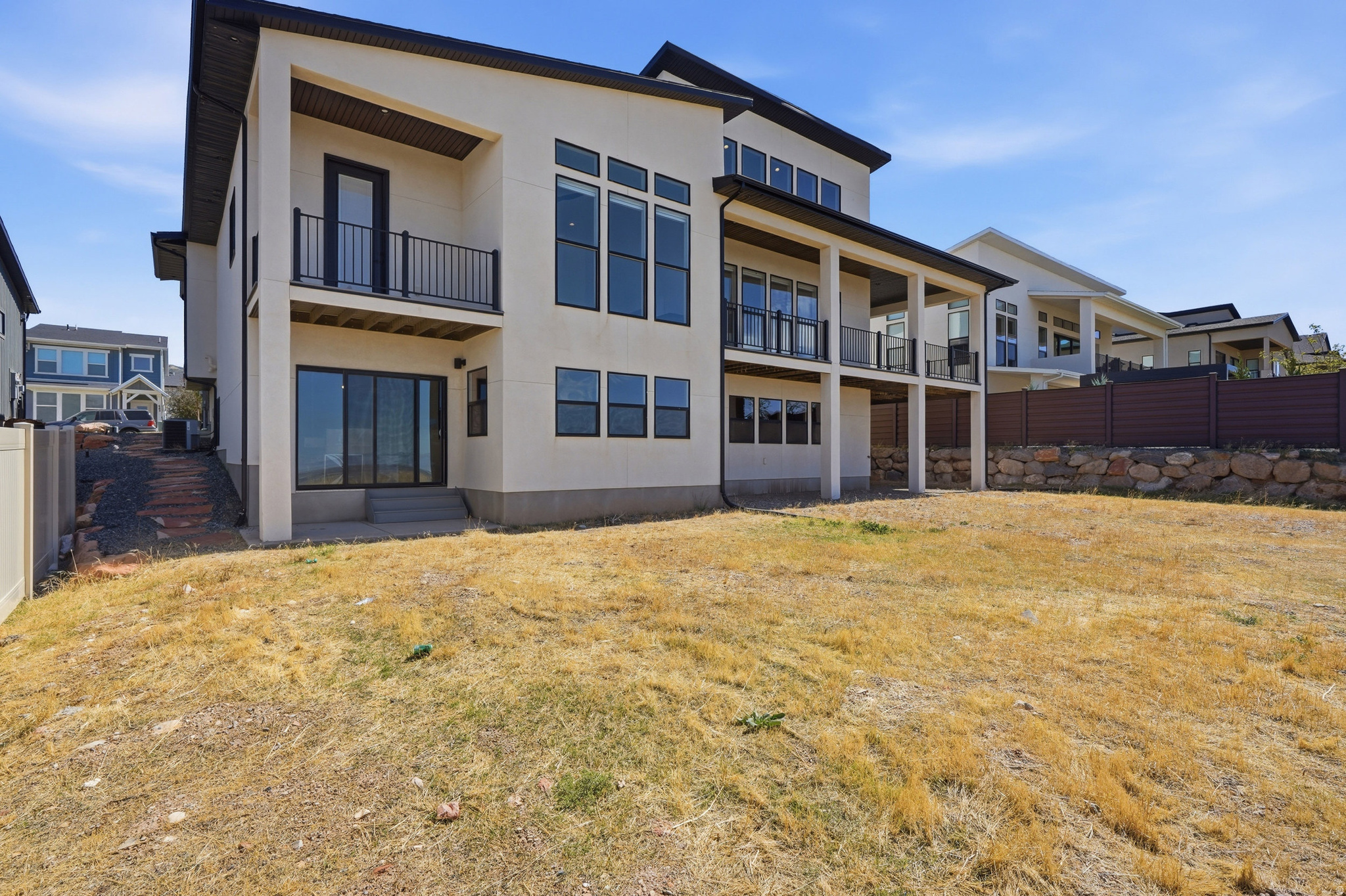 main property photo 30