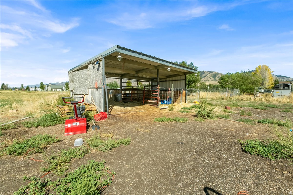 main property photo 40