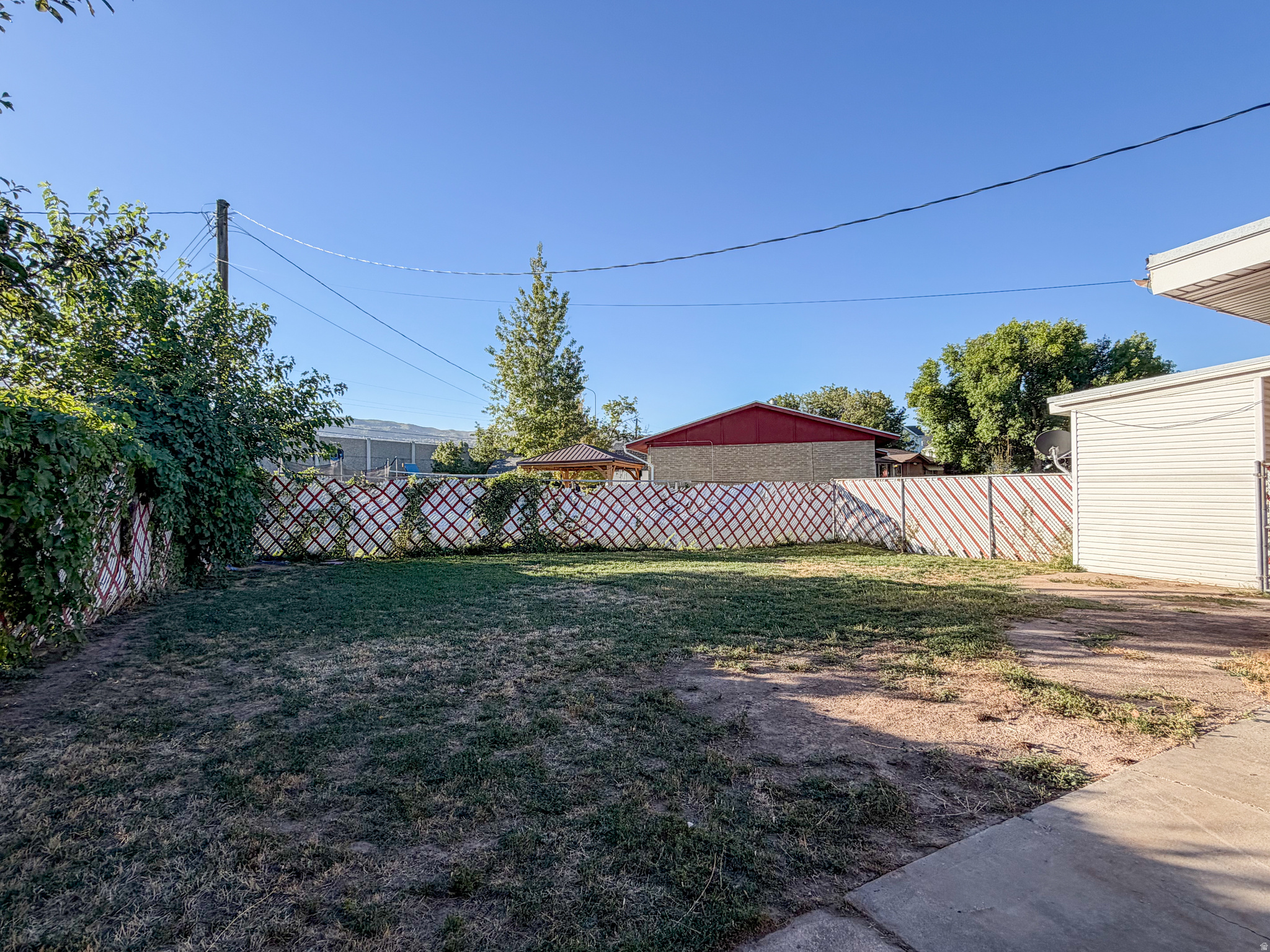main property photo 28
