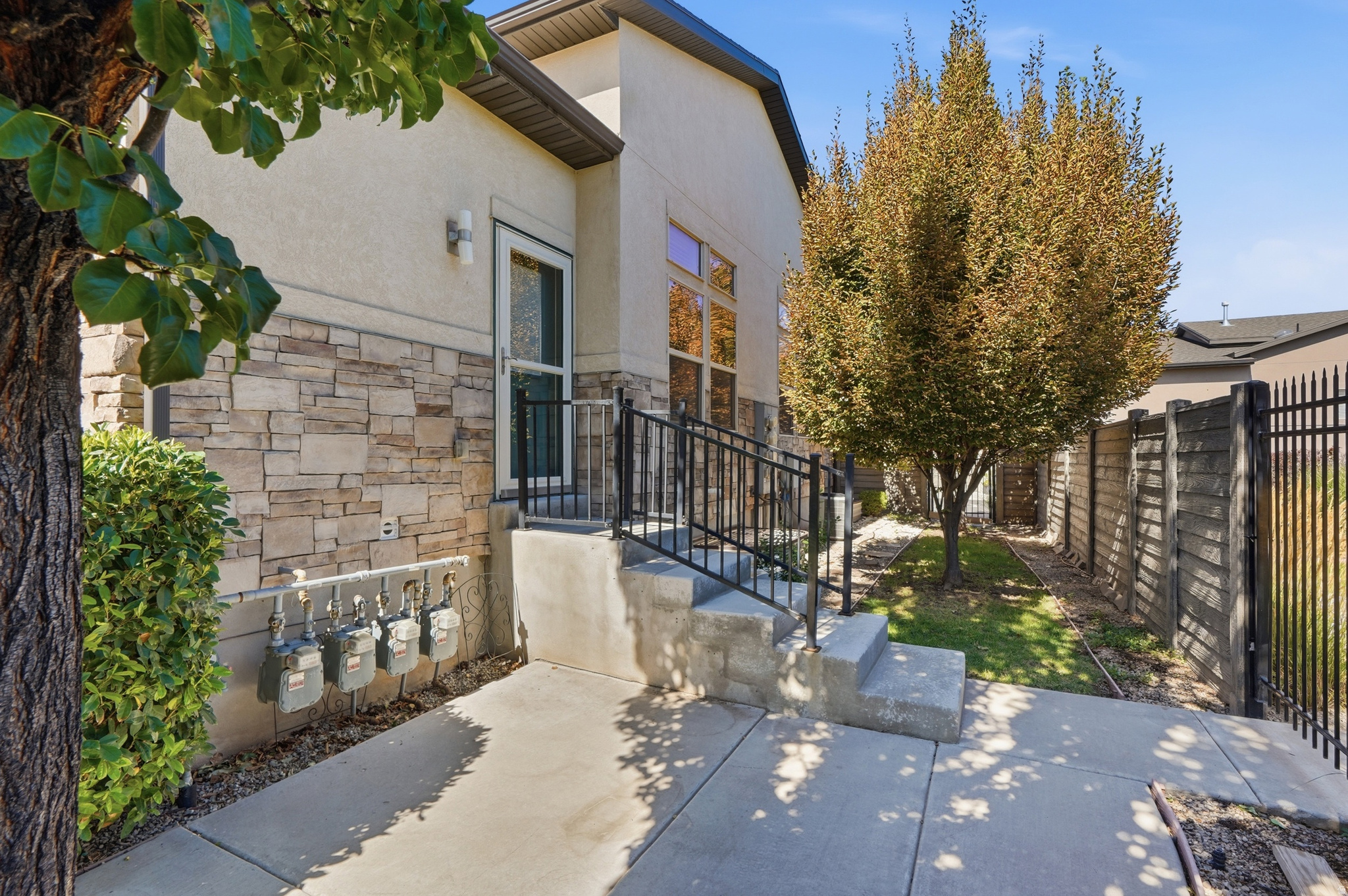 main property photo 30
