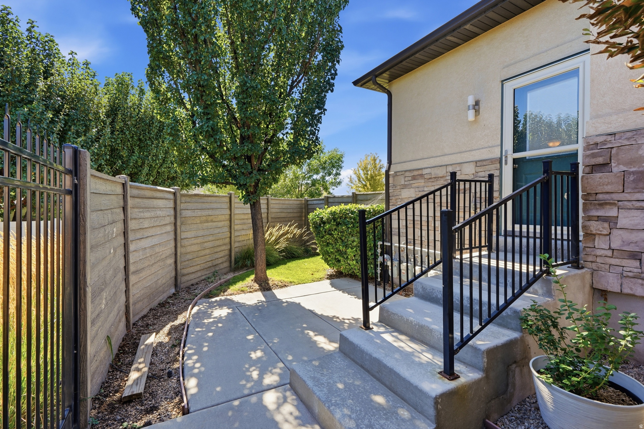 main property photo 31