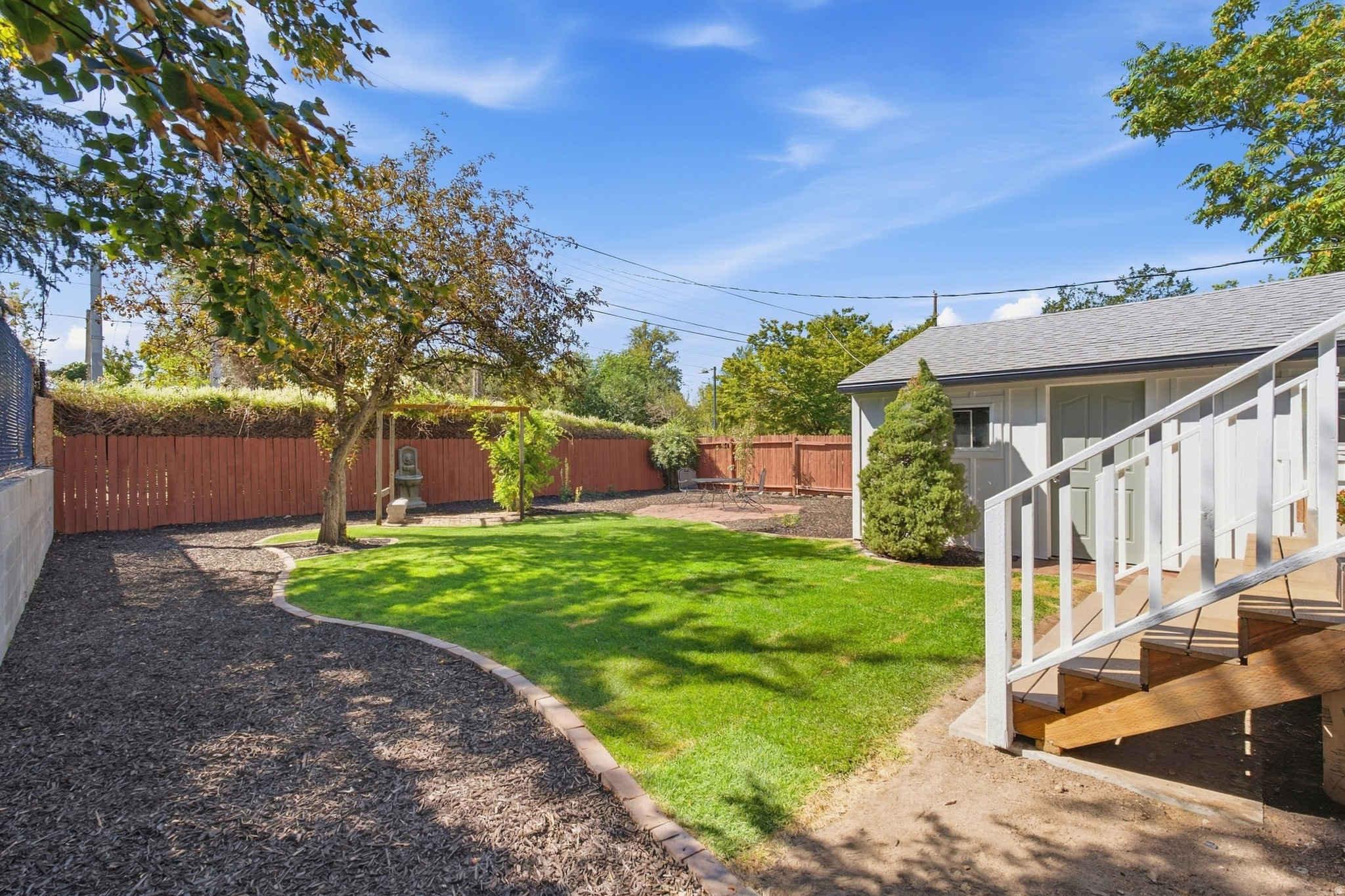 main property photo 28