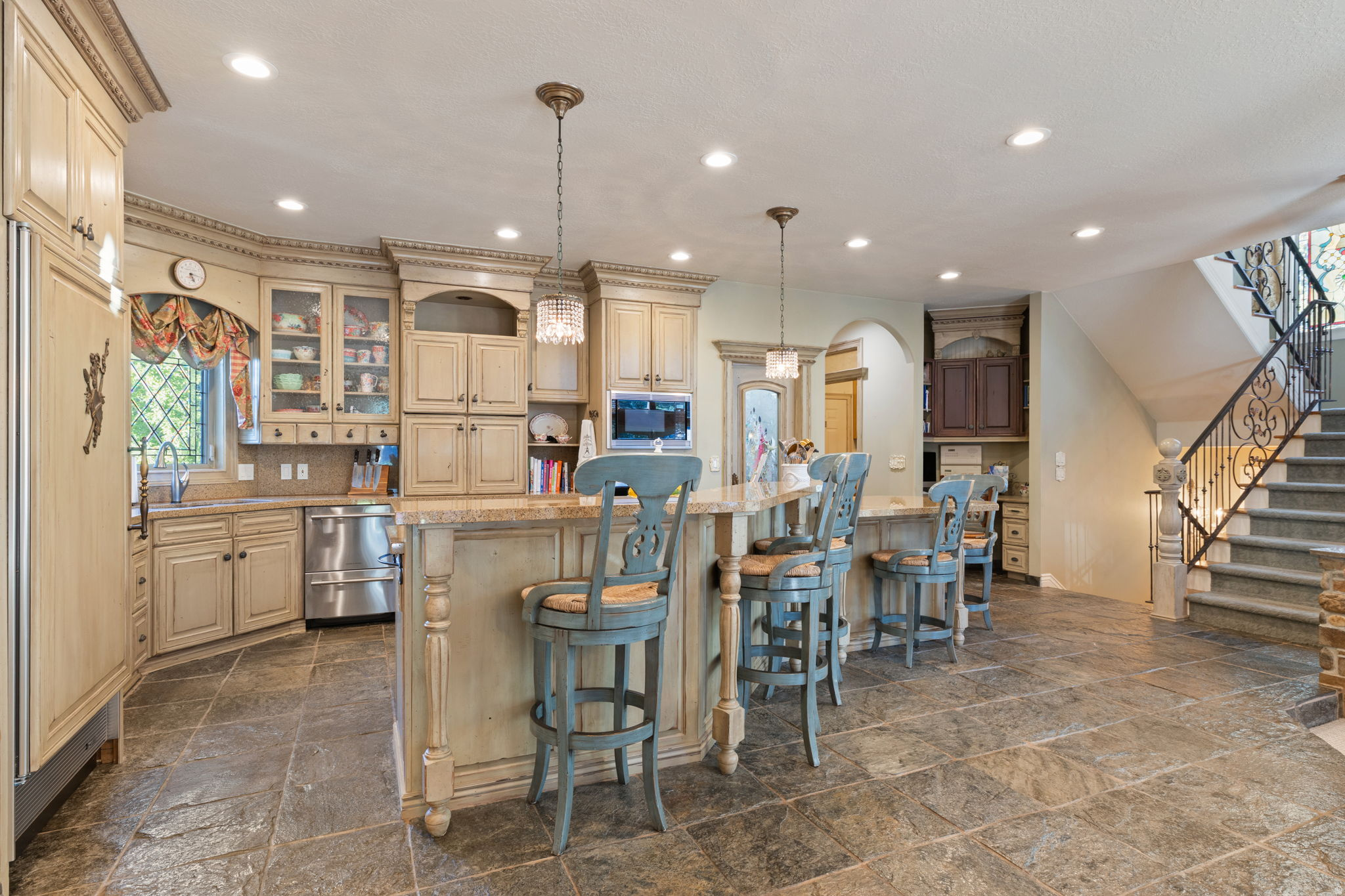 main property photo 12