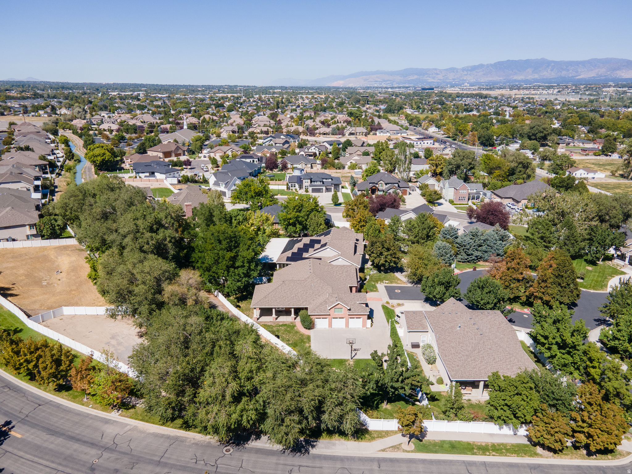 main property photo 60