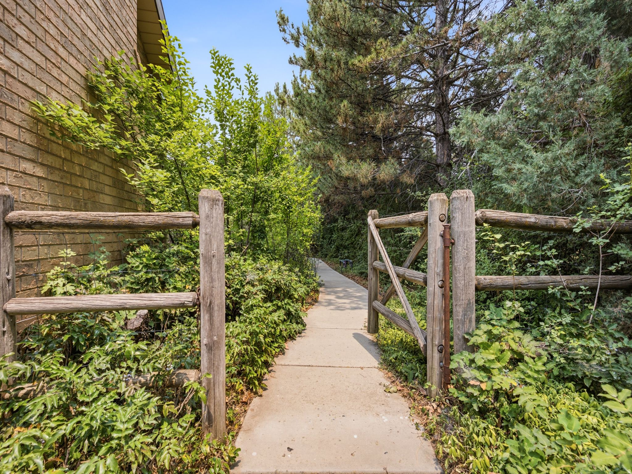 main property photo 33