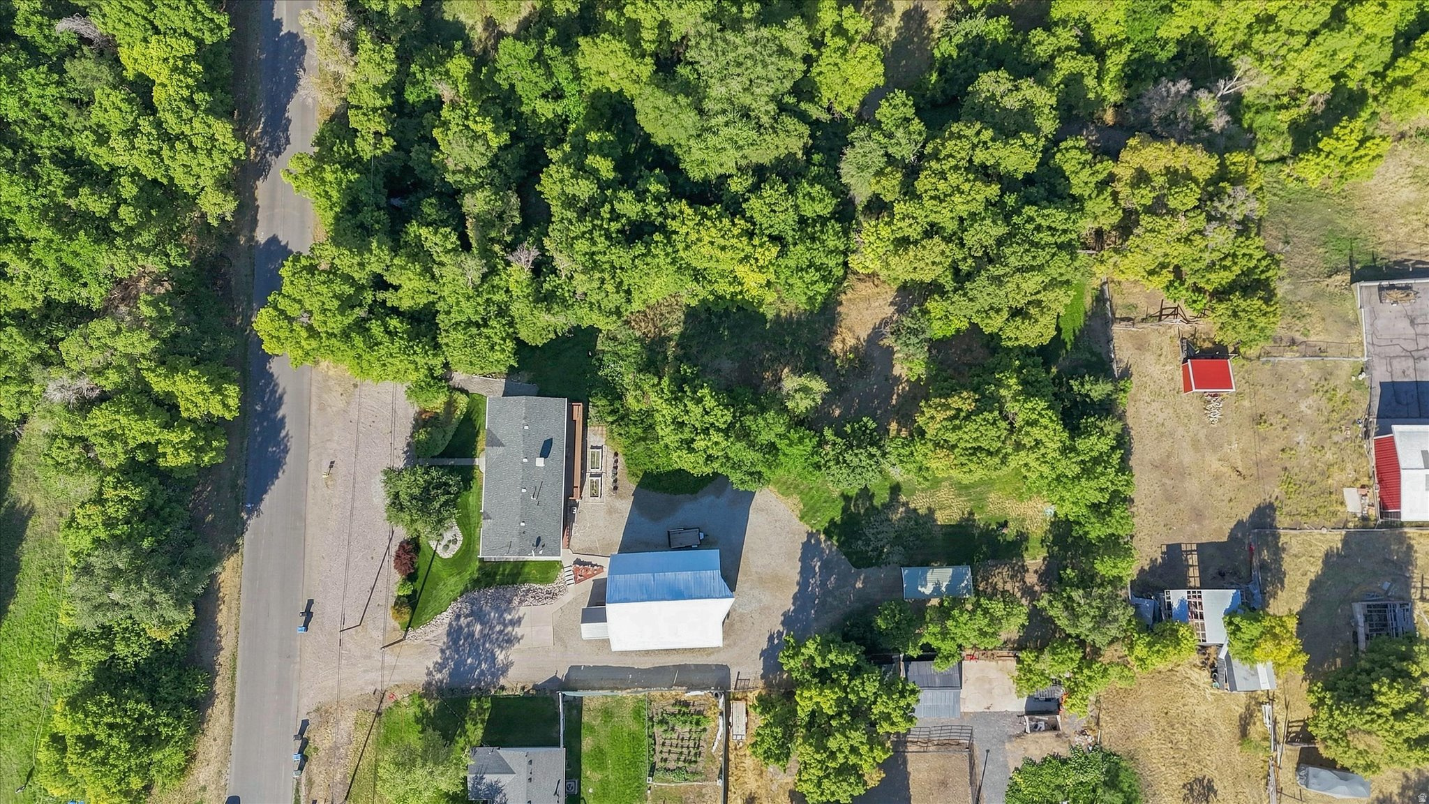 main property photo 36
