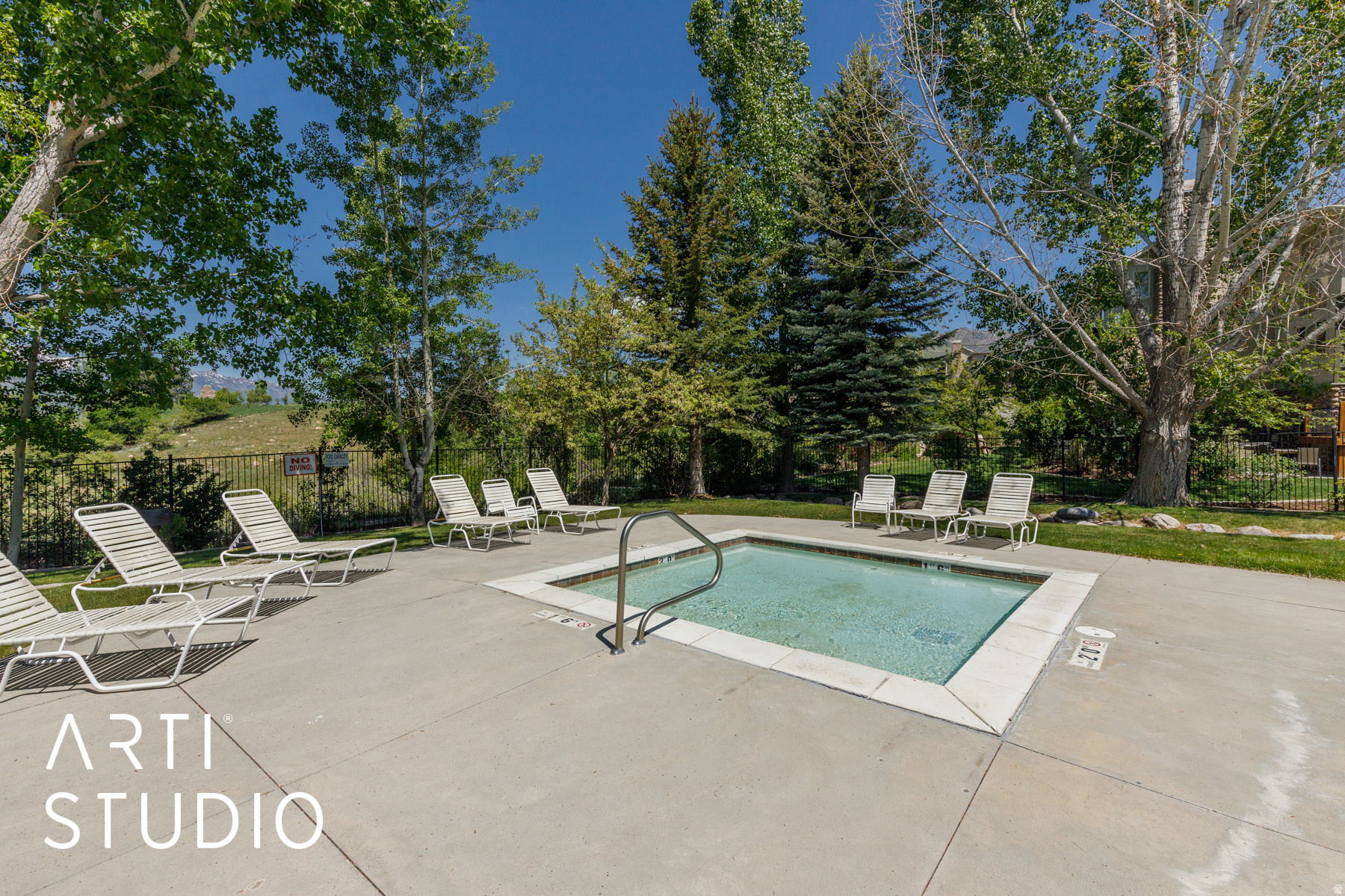 main property photo 28