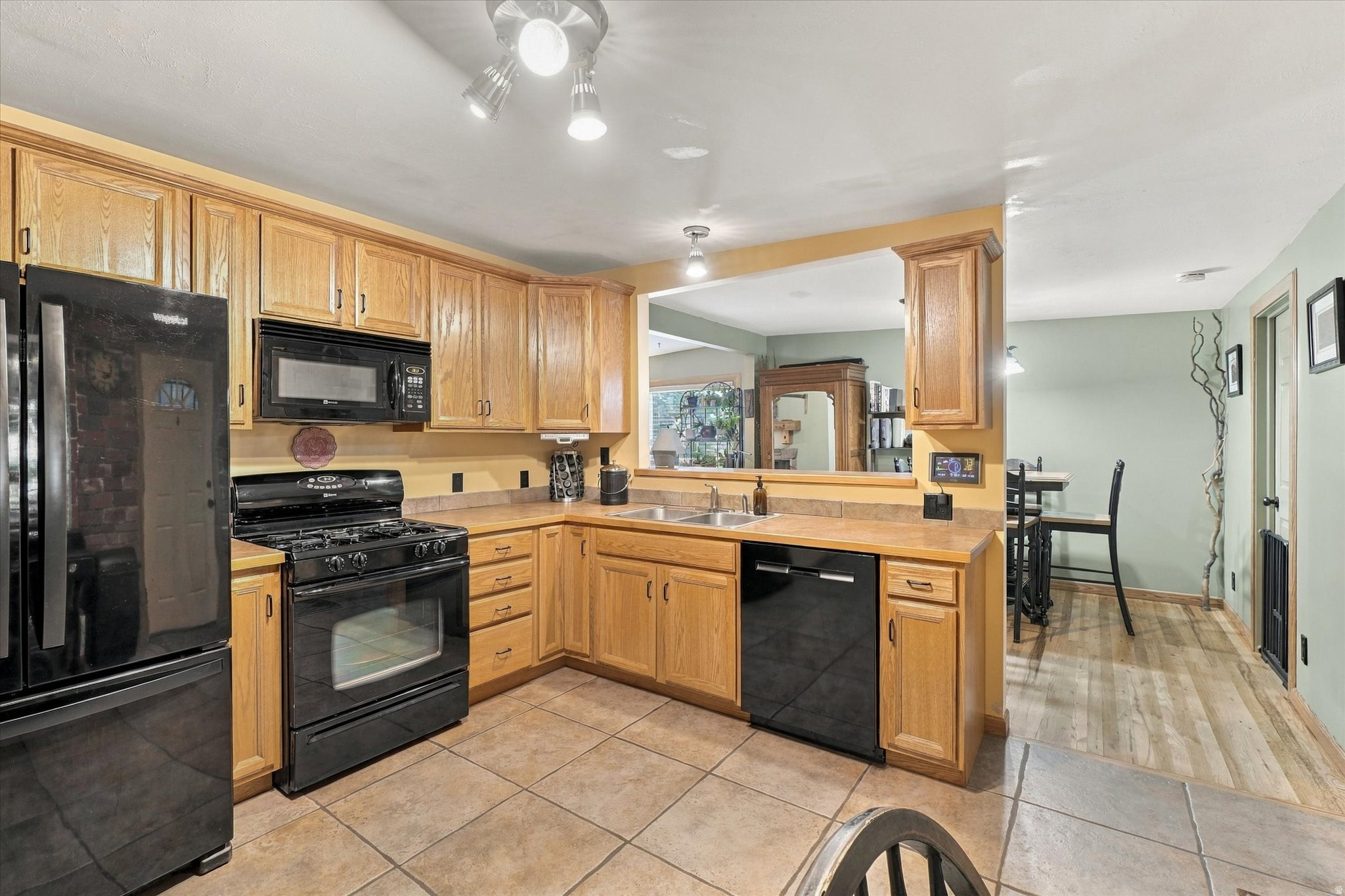 main property photo 12