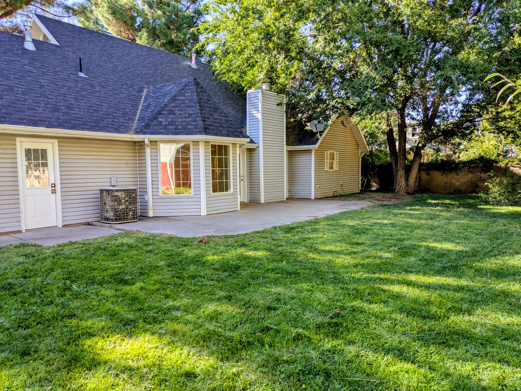 main property photo 6