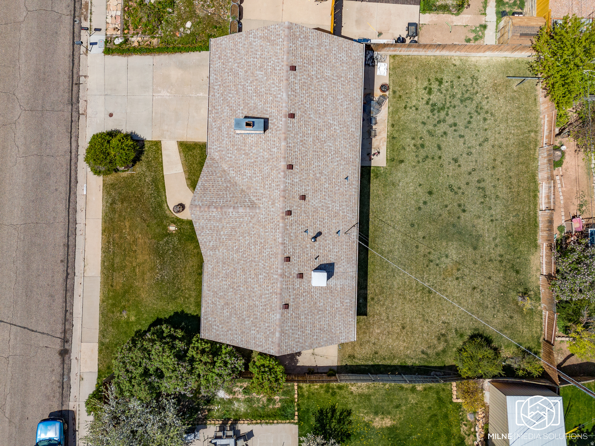 main property photo 40