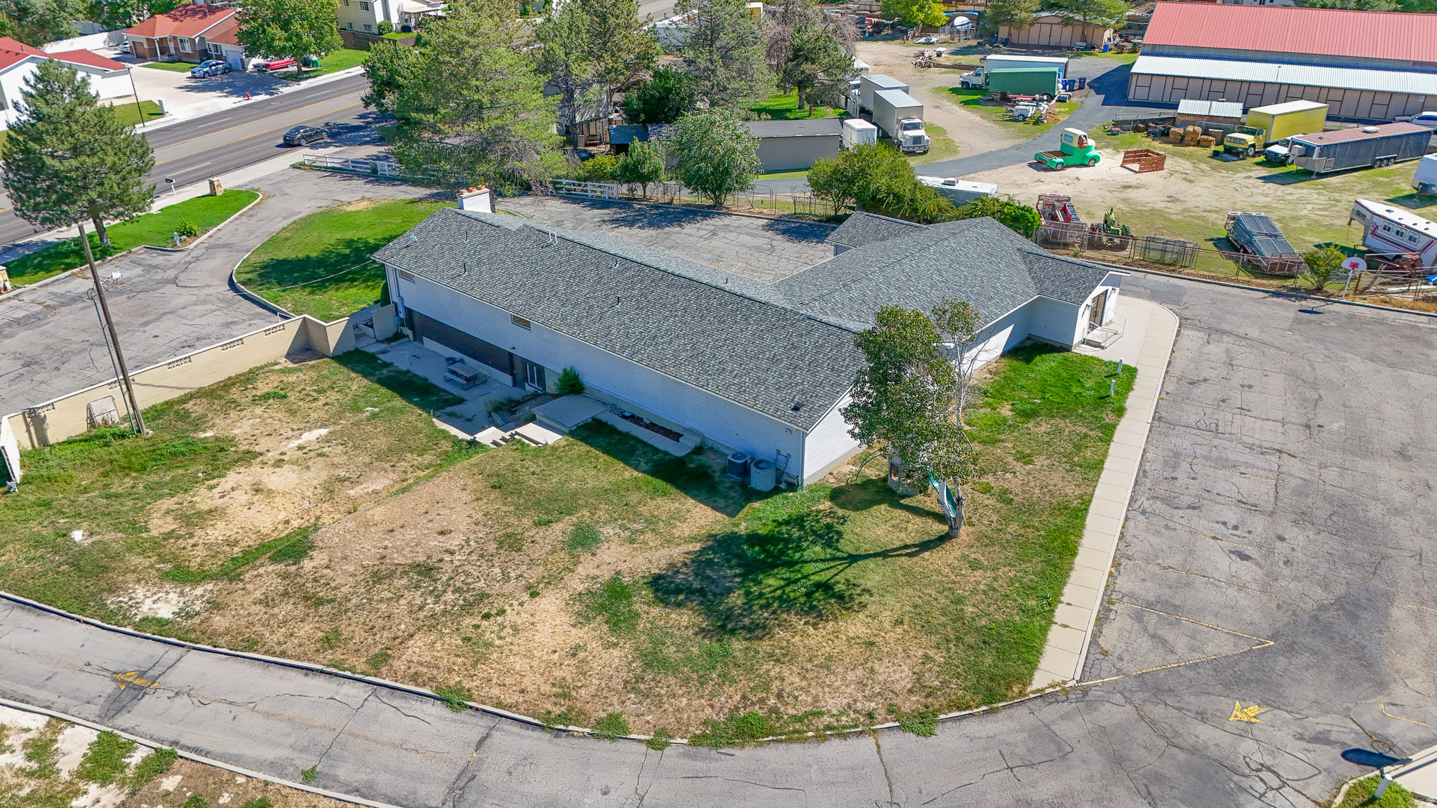 main property photo 28