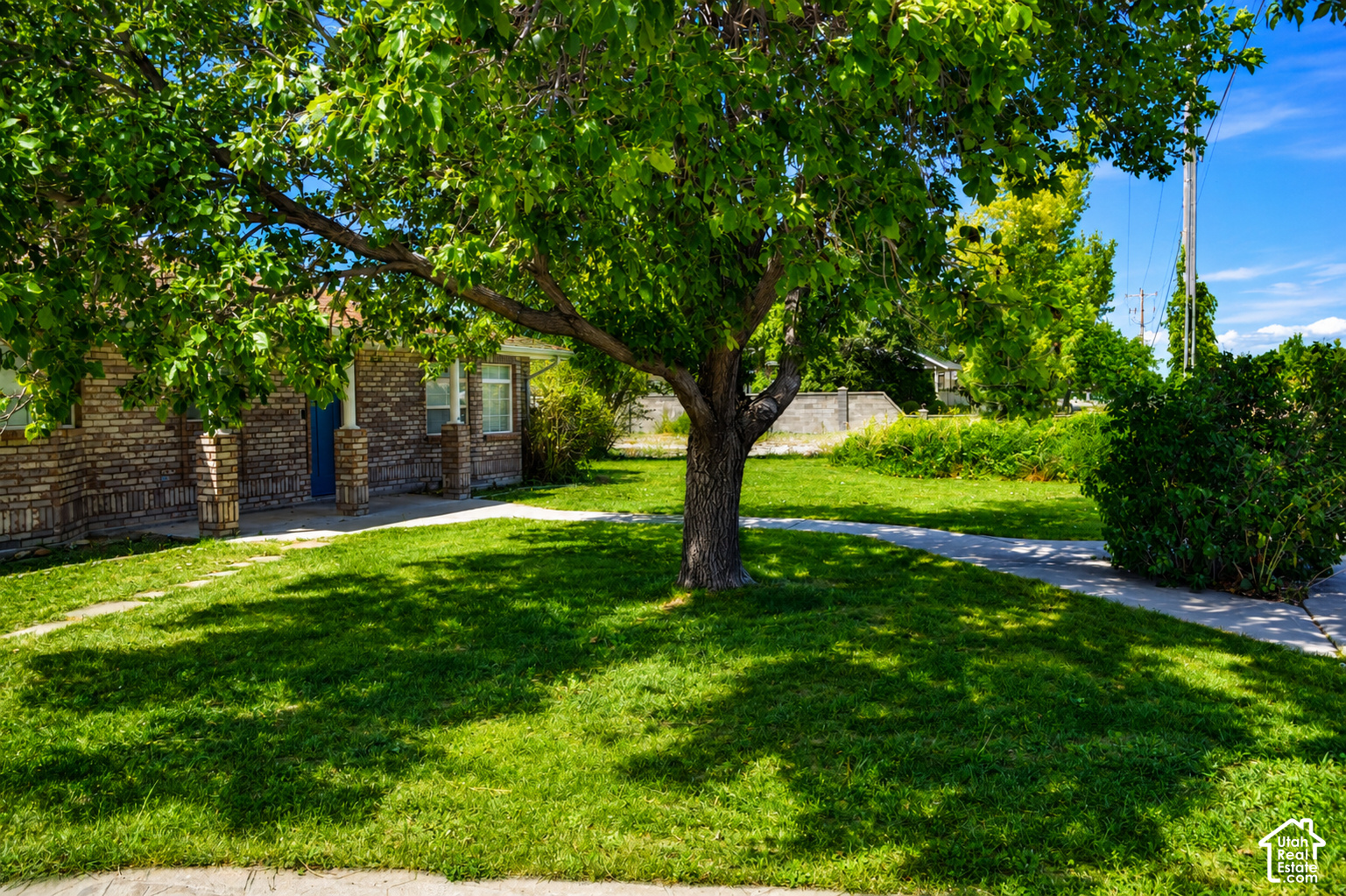 main property photo 27