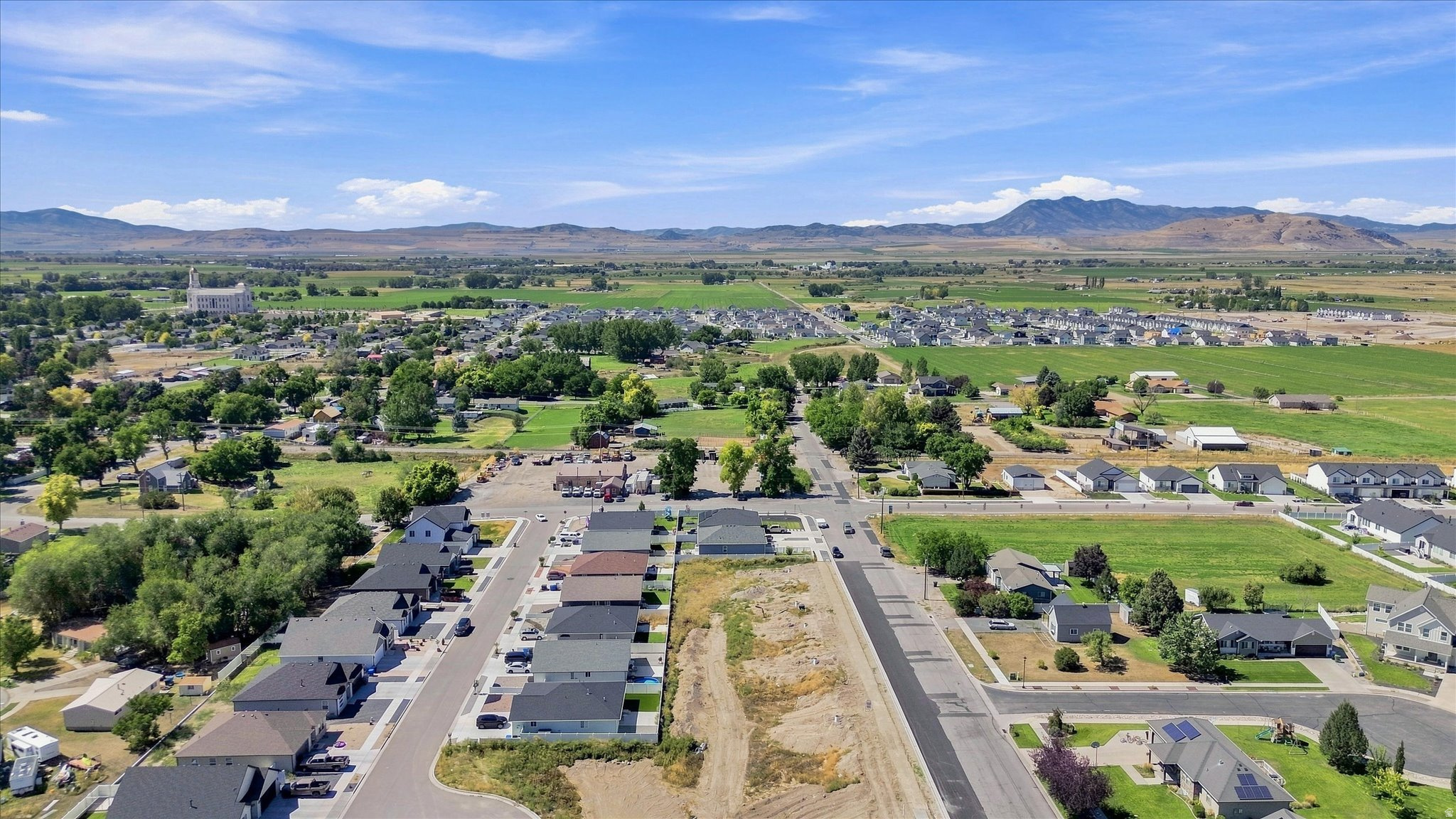 main property photo 12
