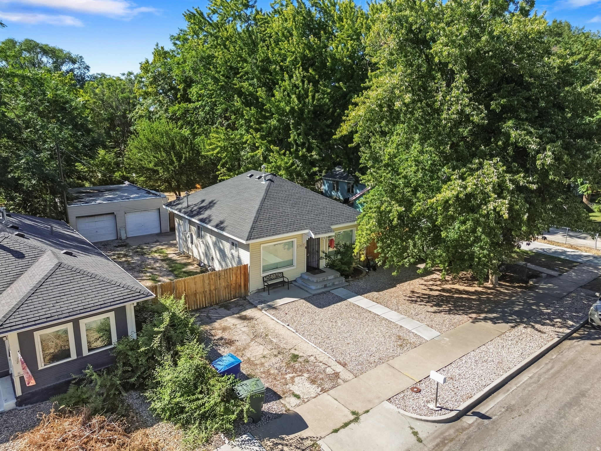 main property photo 23