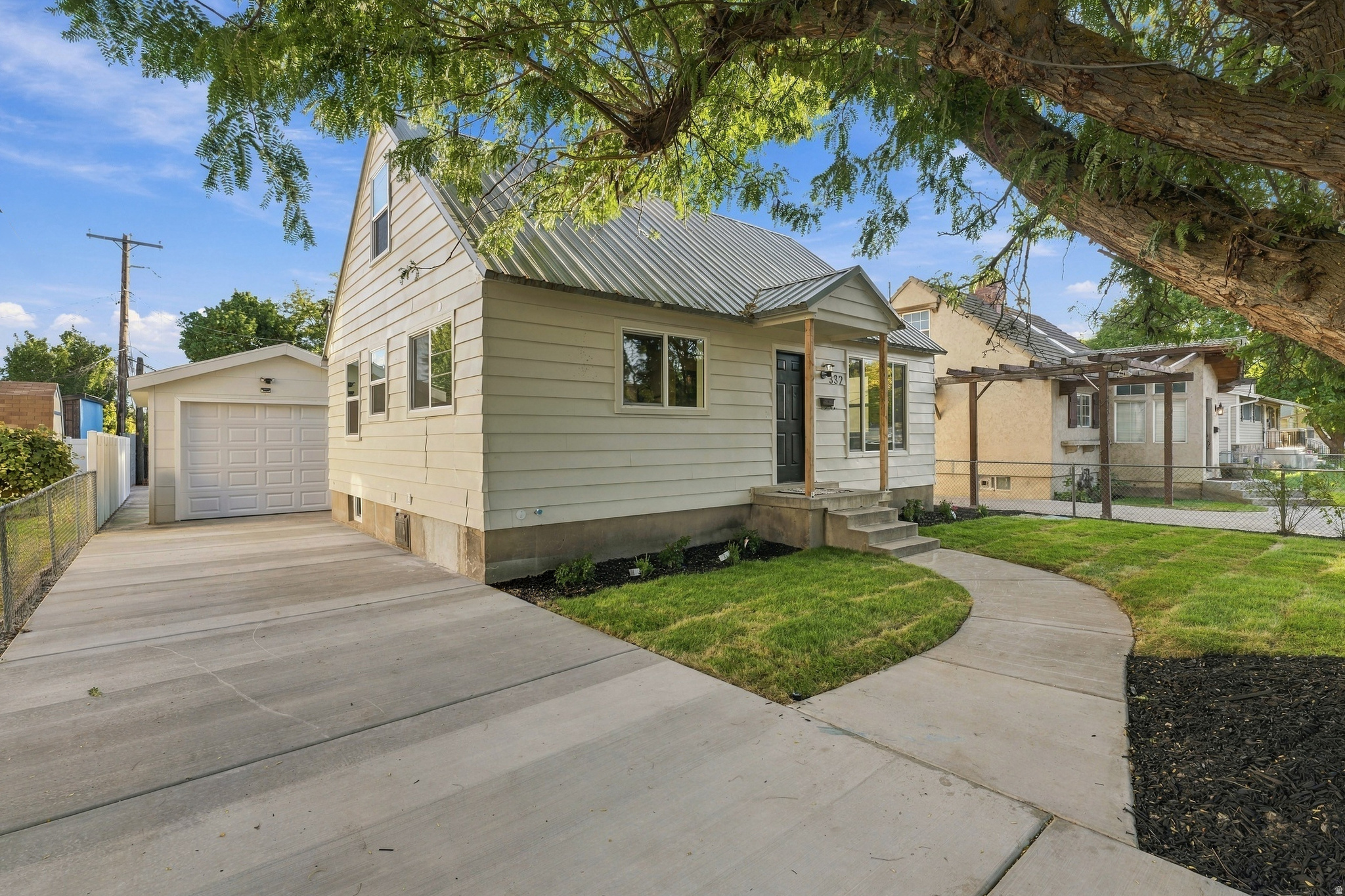 main property photo 14