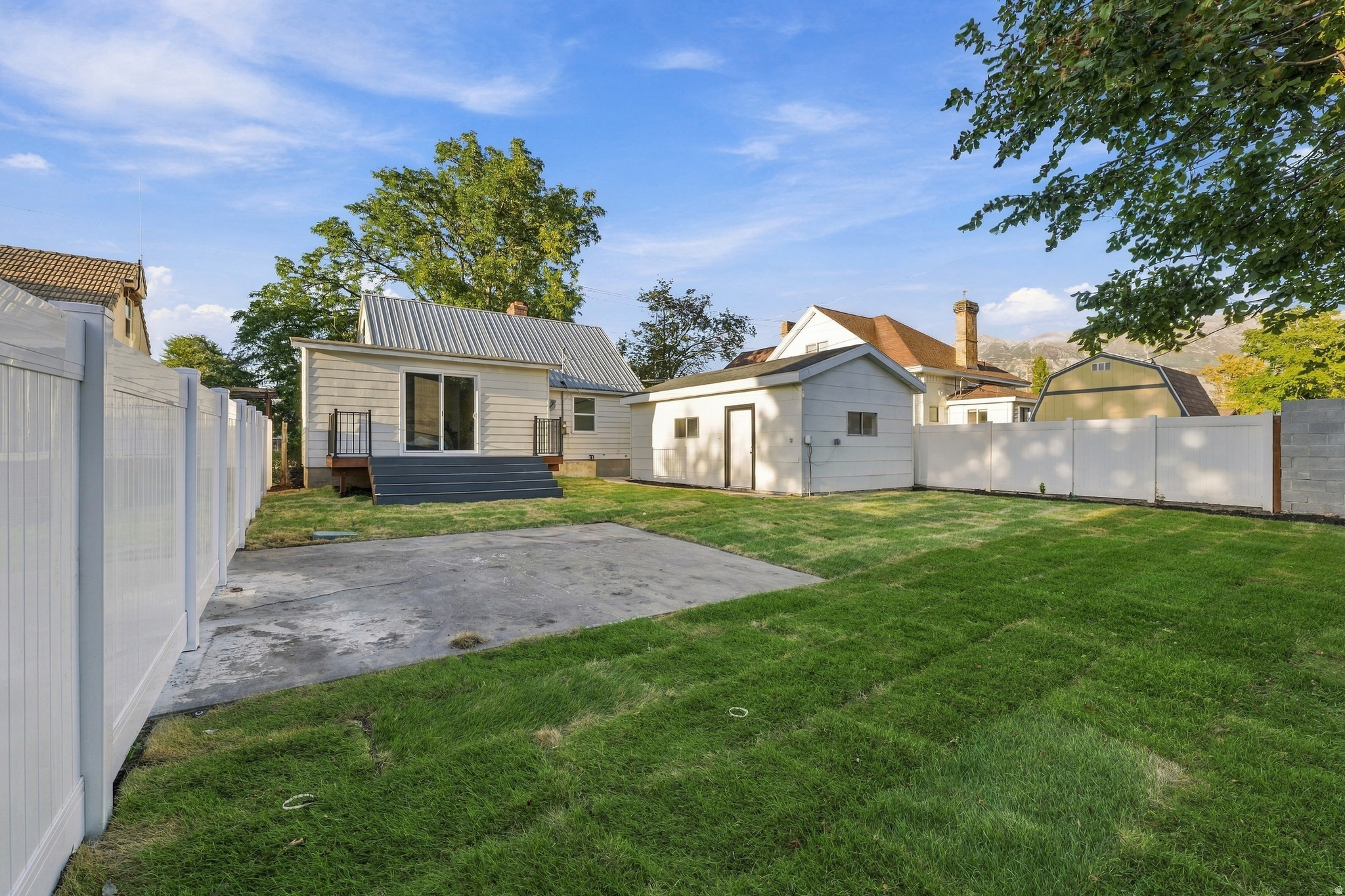 main property photo 16