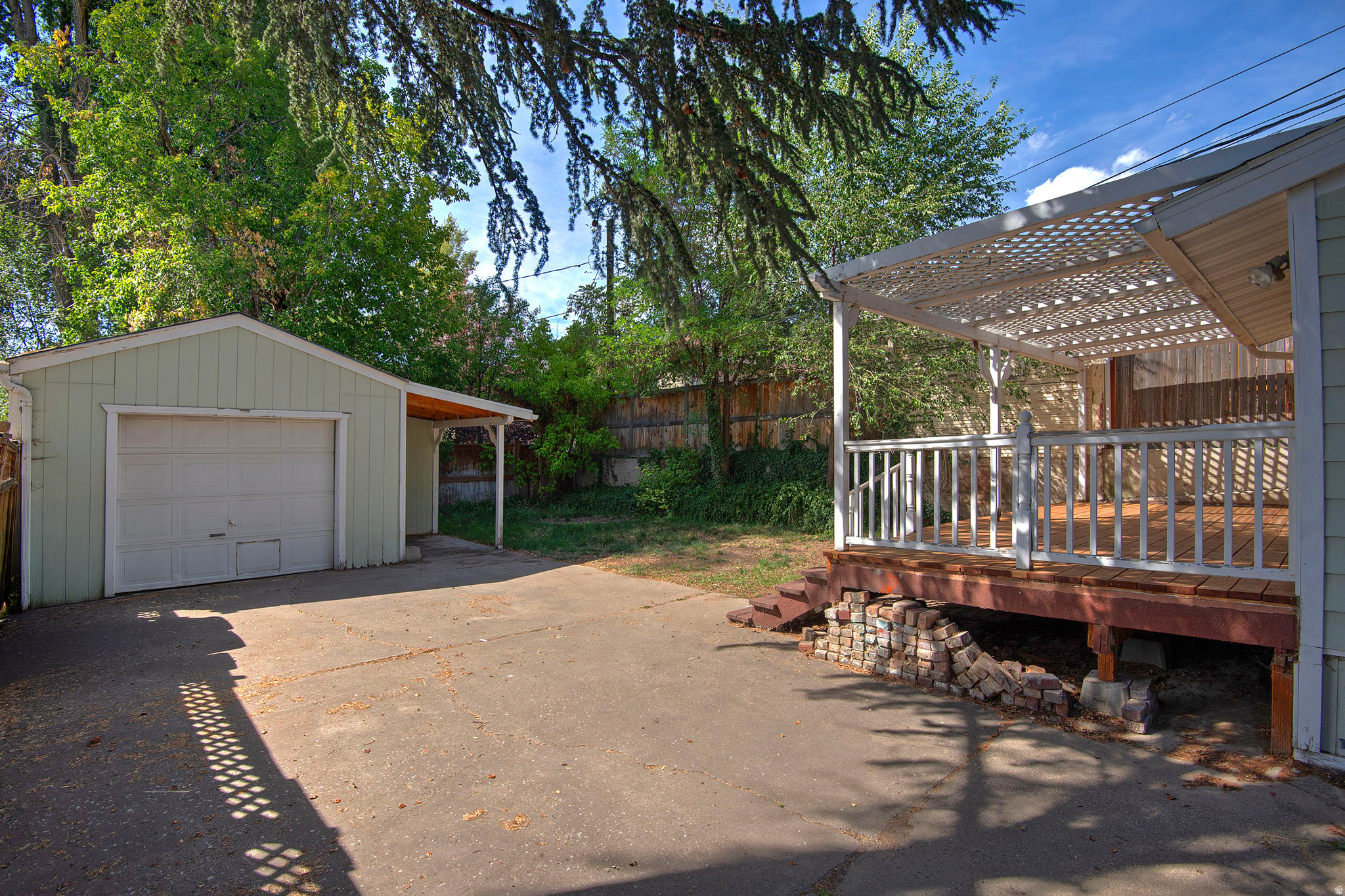 main property photo 28