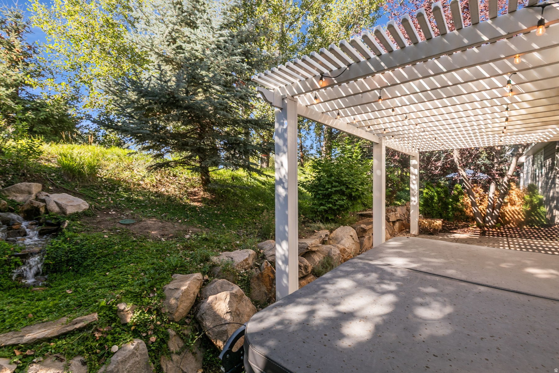 main property photo 30