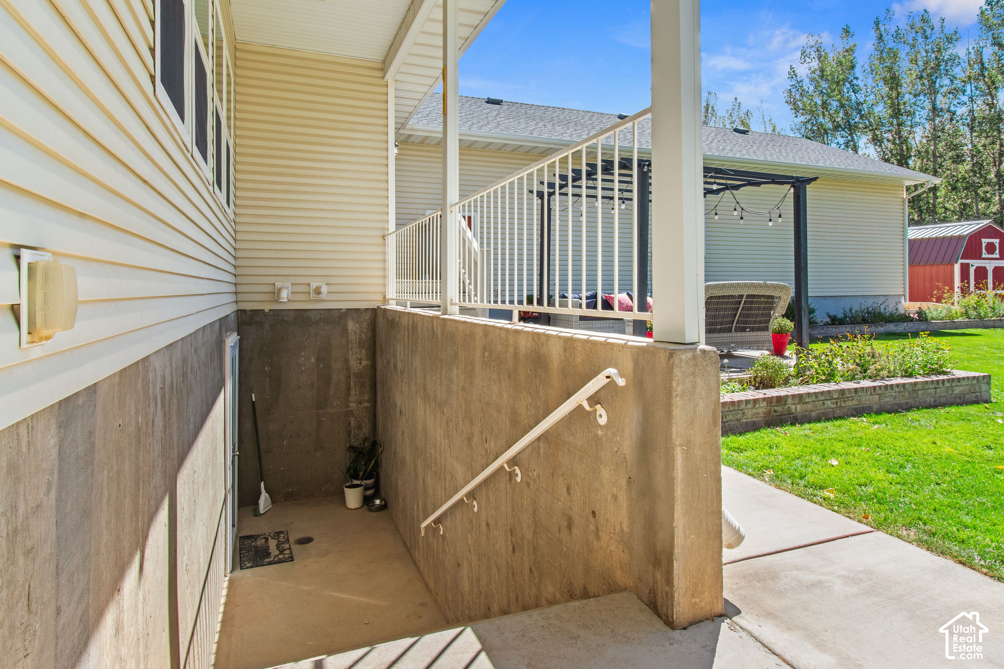 main property photo 28