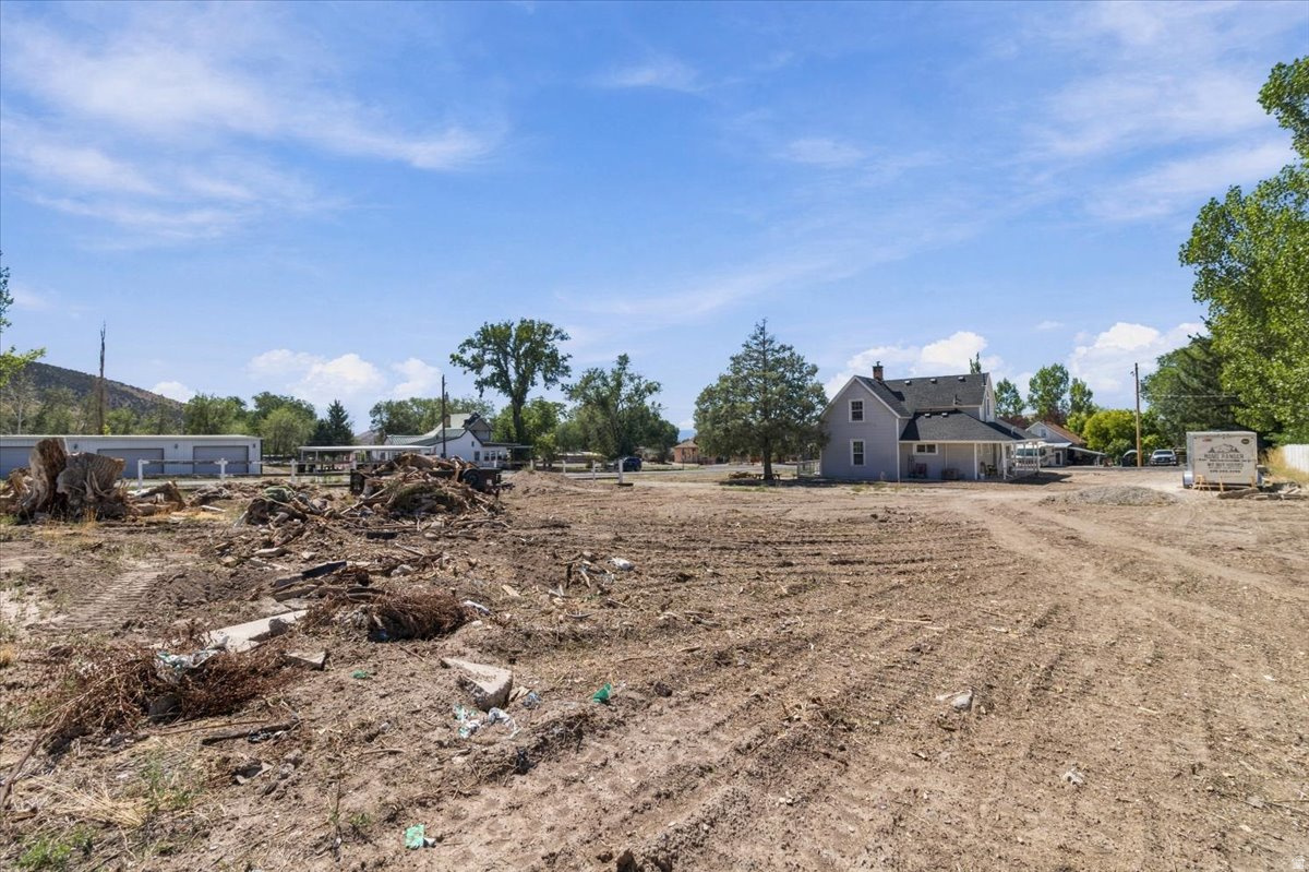 main property photo 27