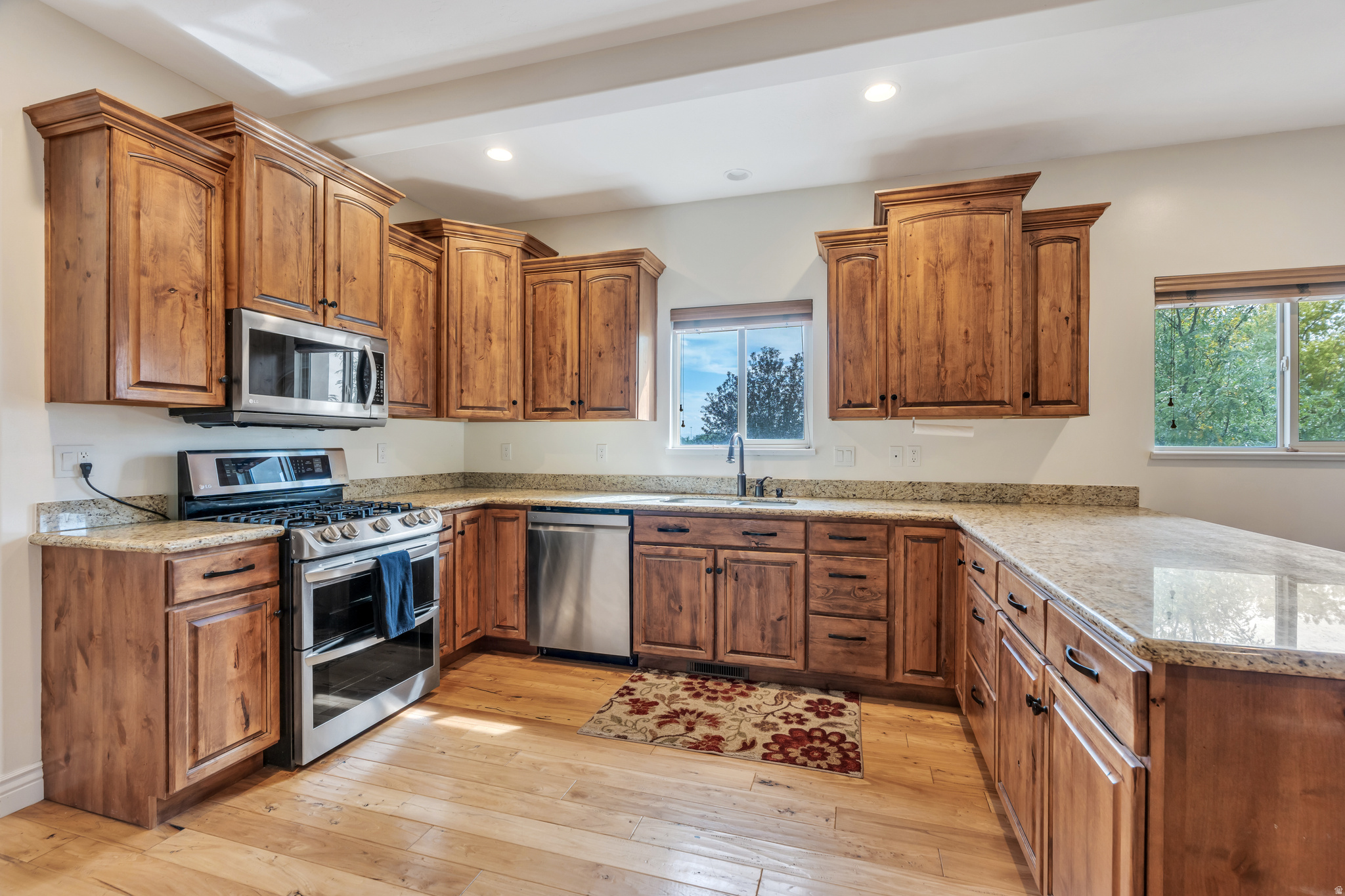 main property photo 4