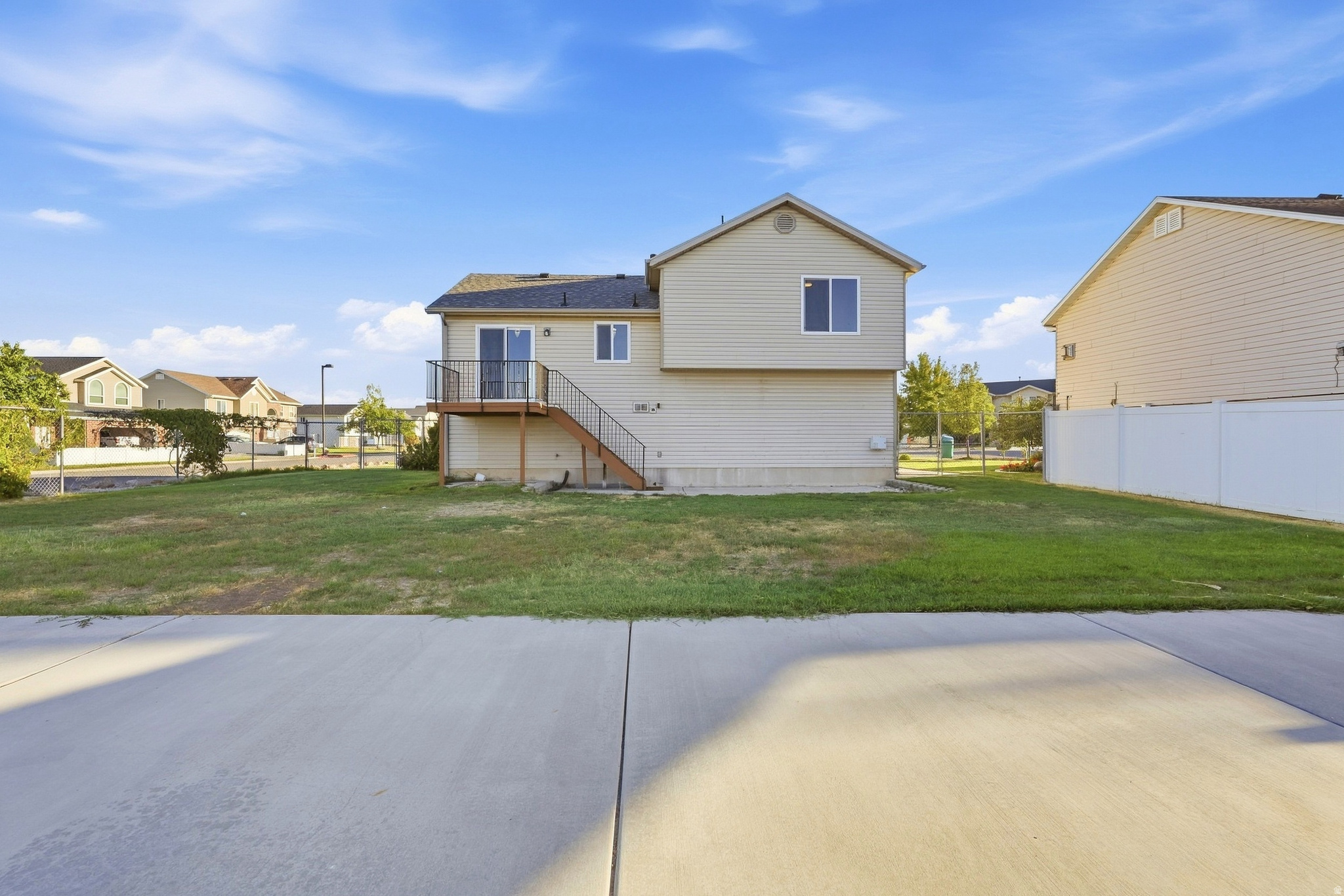 main property photo 28