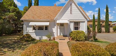 image of property with 3 Bed | 1 Bath | 960 Sqft