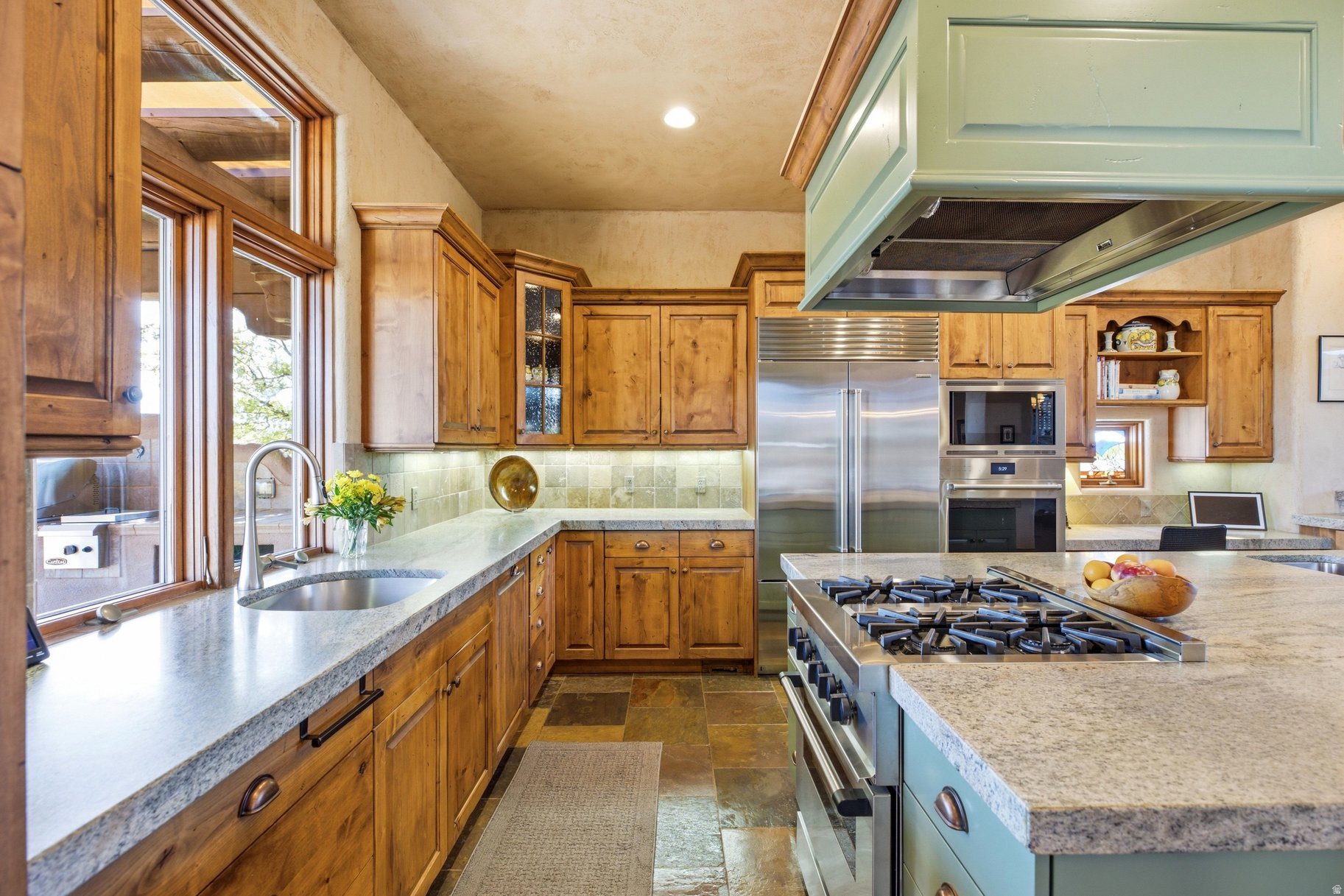 main property photo 9