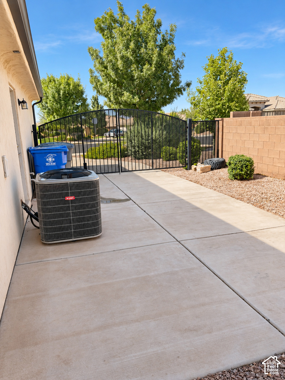 main property photo 40