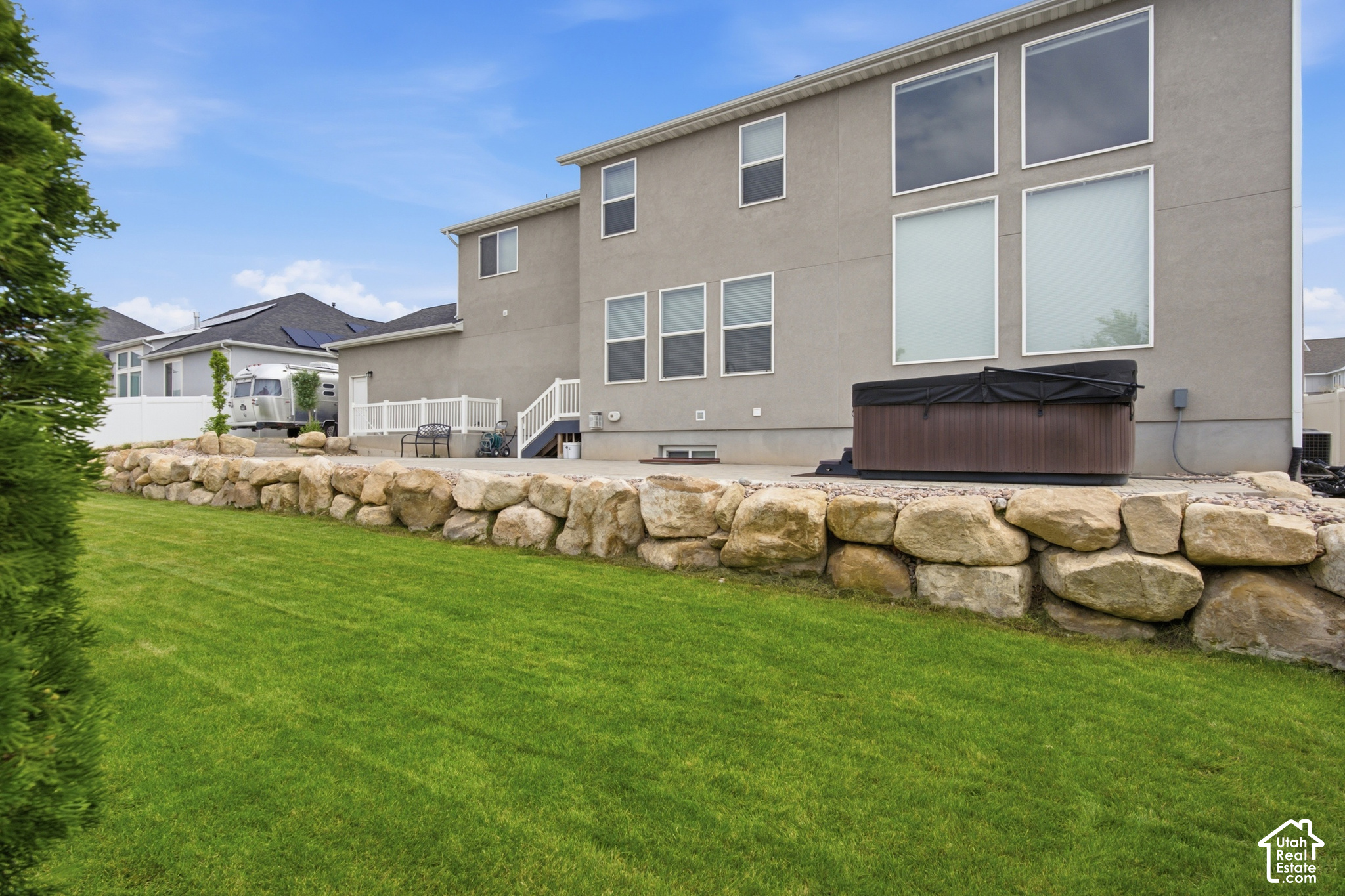 main property photo 11