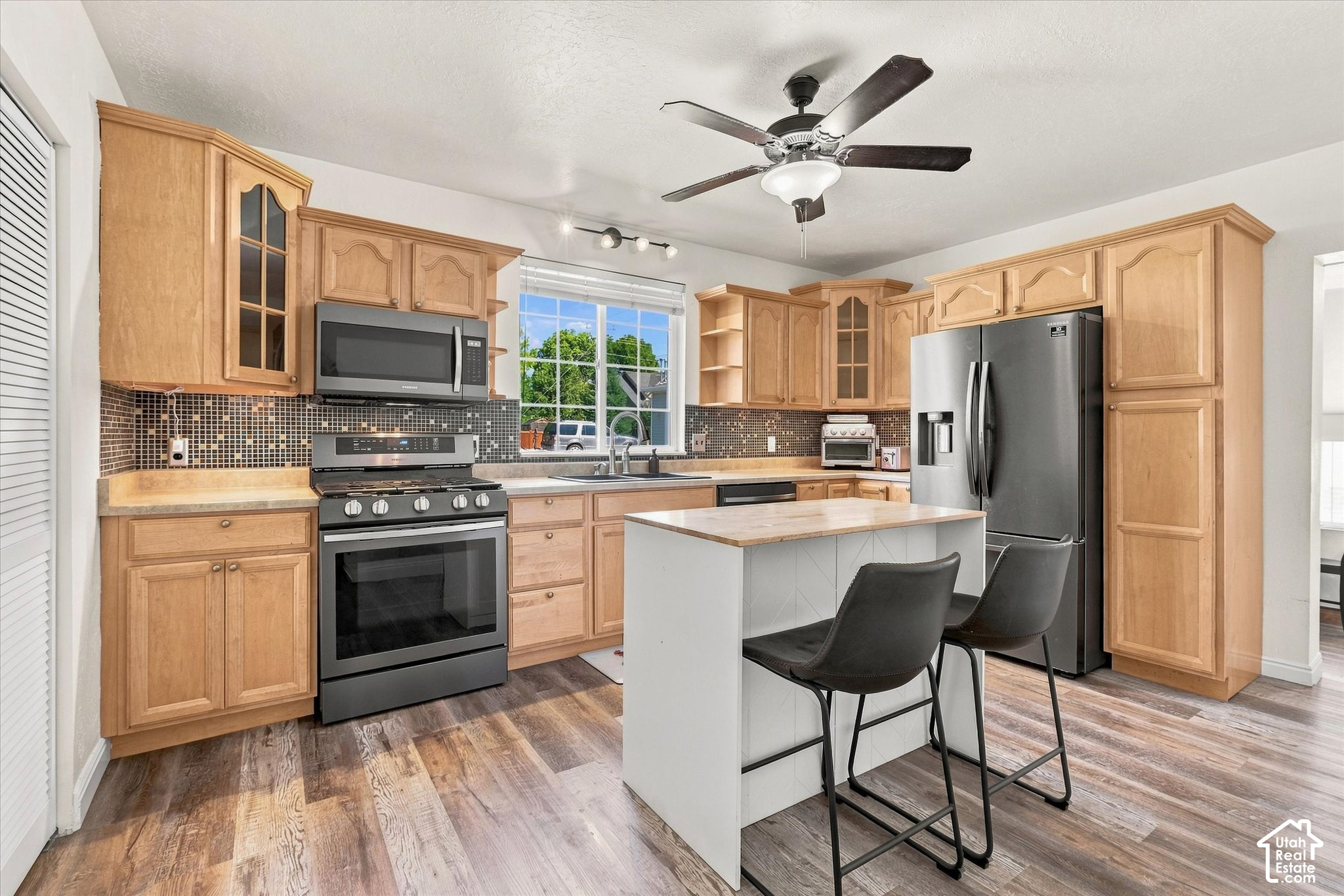 main property photo 10