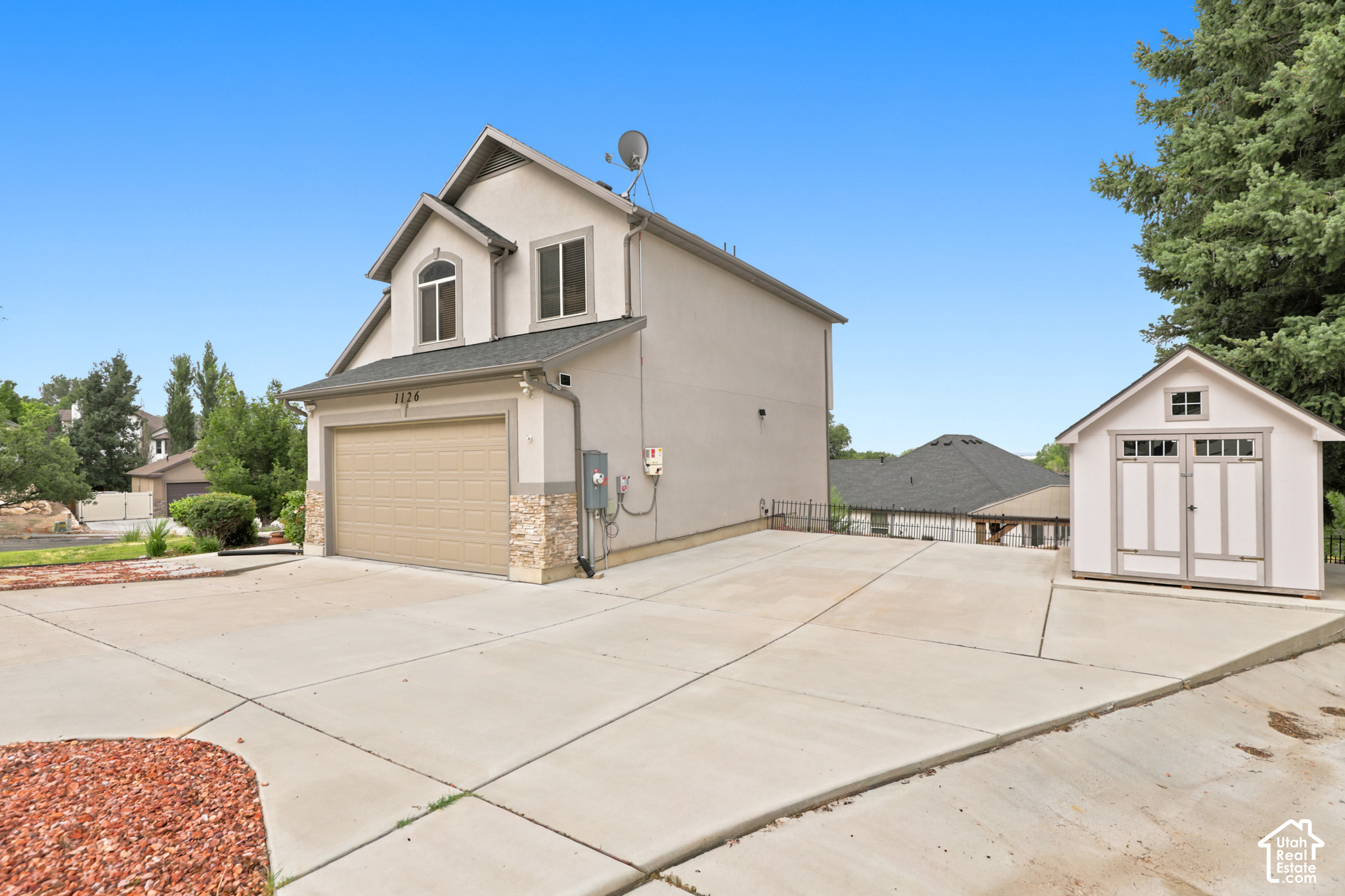 main property photo 23