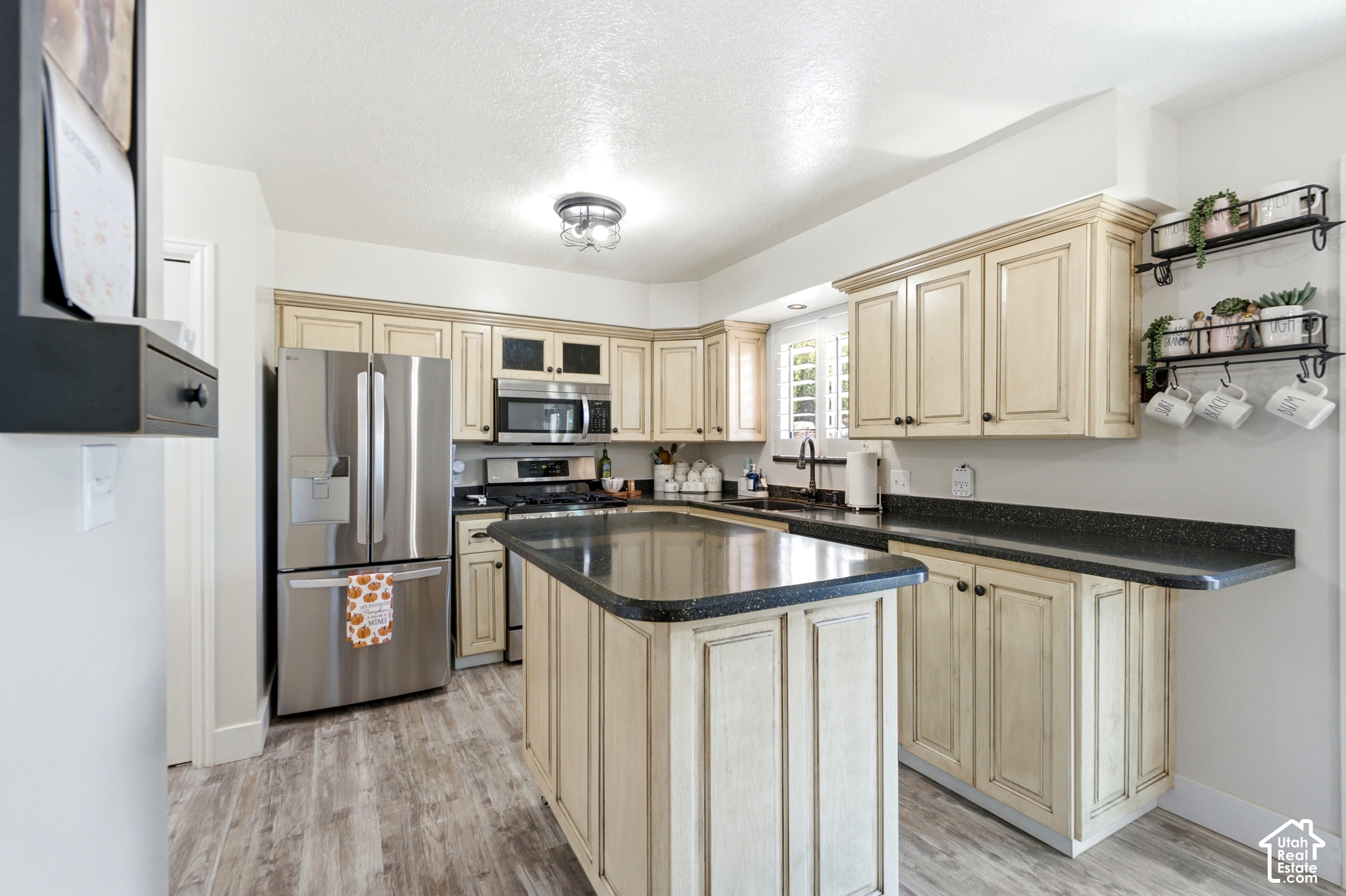 main property photo 14
